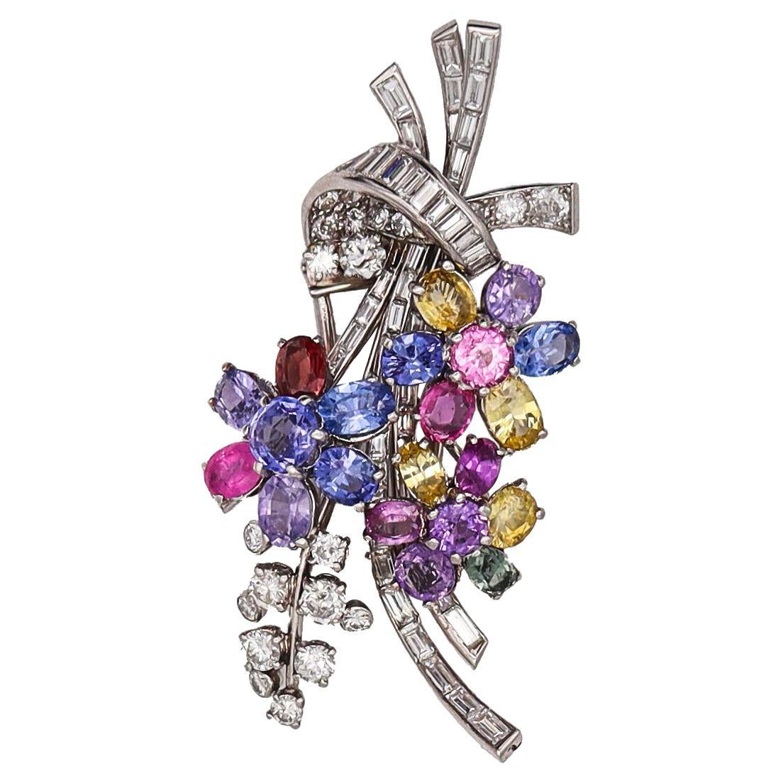 Paul Flato Broche rétro déco 1940 en platine, saphirs et diamants de couleur 27,09 carats