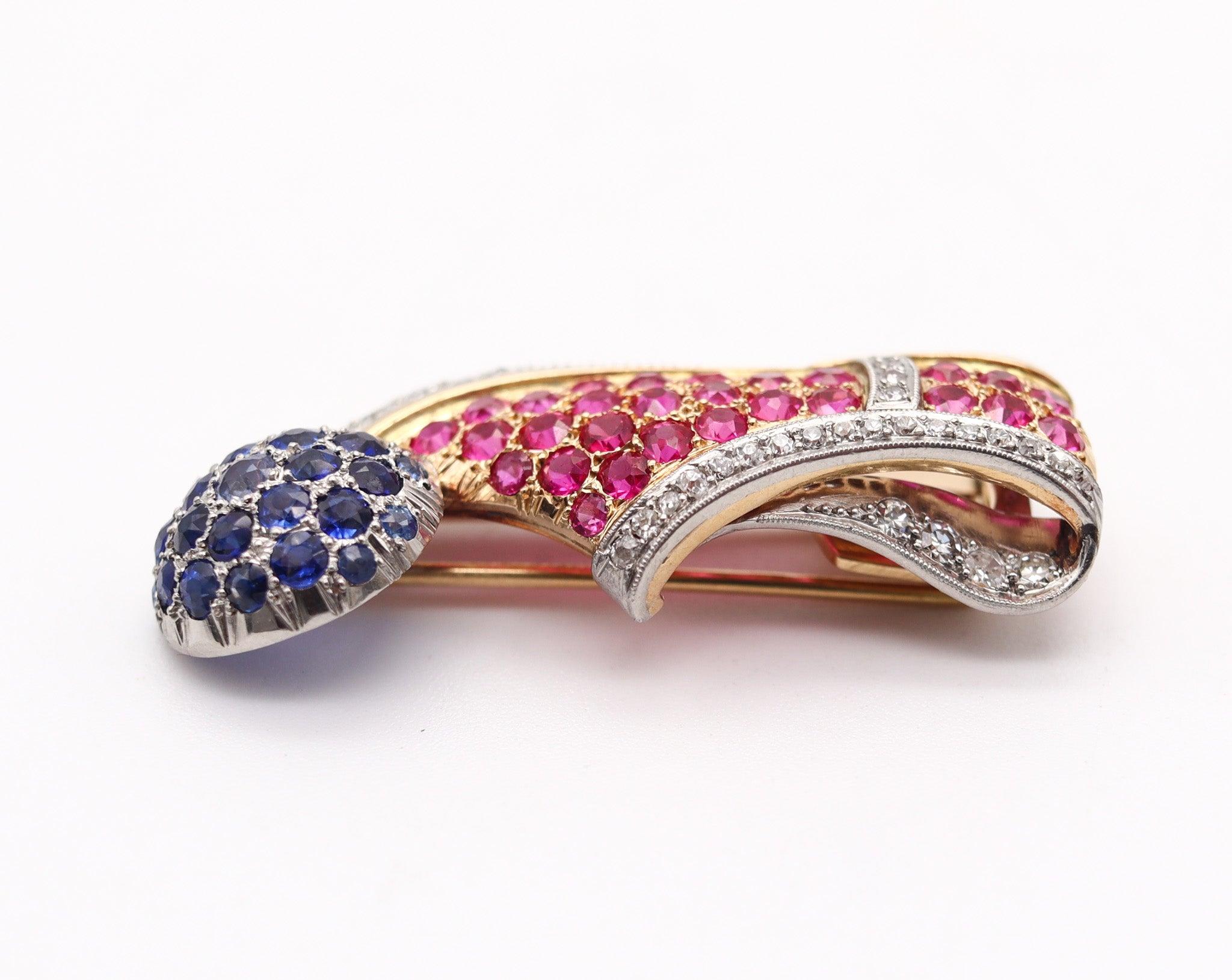 PAUL FLATO 1940 Schuhbrosche aus 18 Karat Gold, Platin, Diamanten, Saphiren und Rubinen im Angebot 1