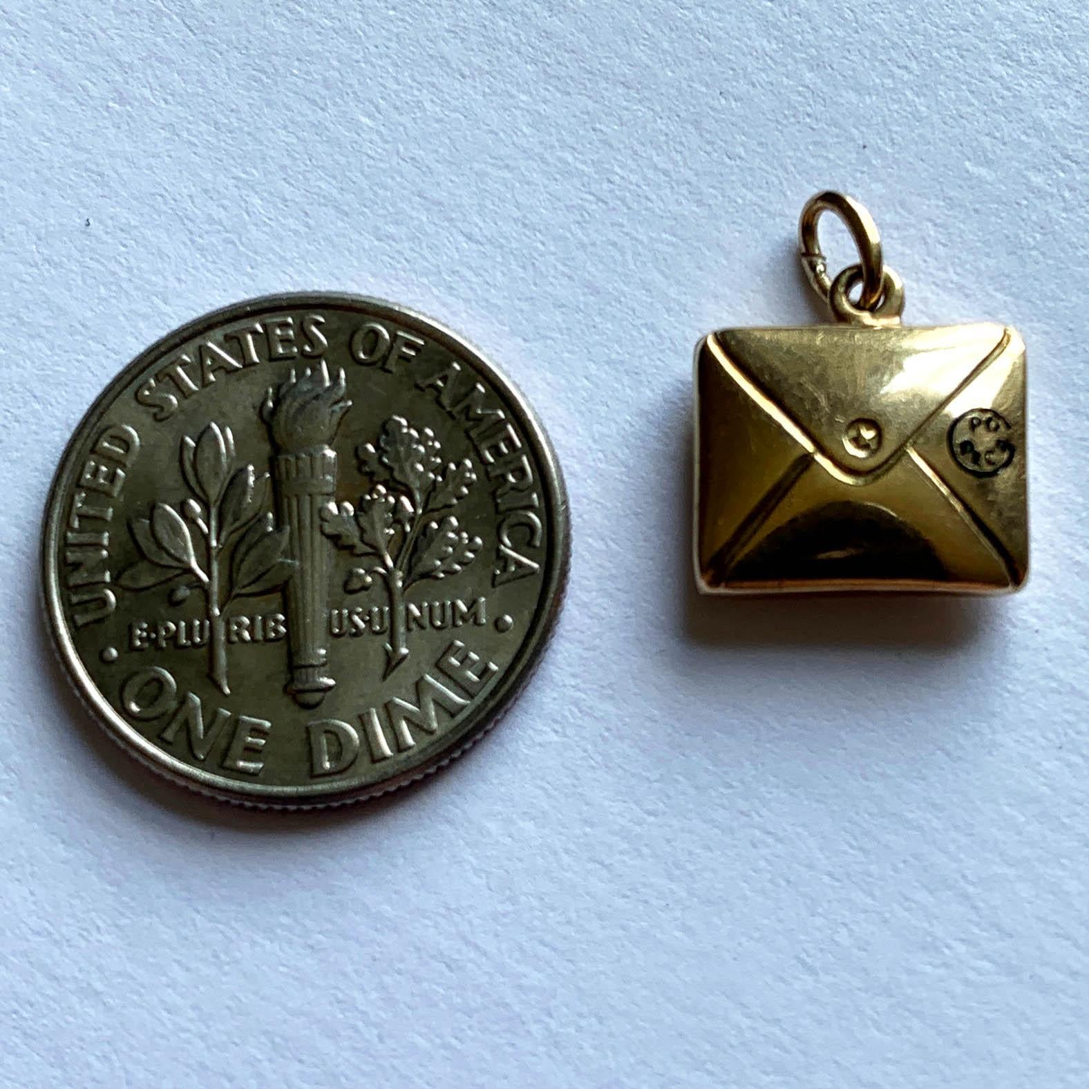 Paul Flato Attributed Yellow Gold Enamel Envelope Charm Pendant In Good Condition In London, GB