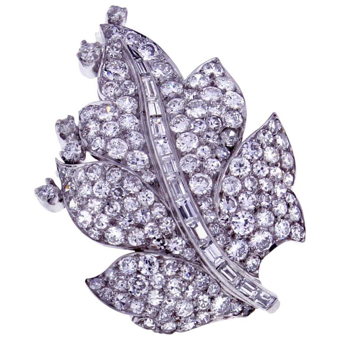 Paul Flato Broche feuille de diamants en vente