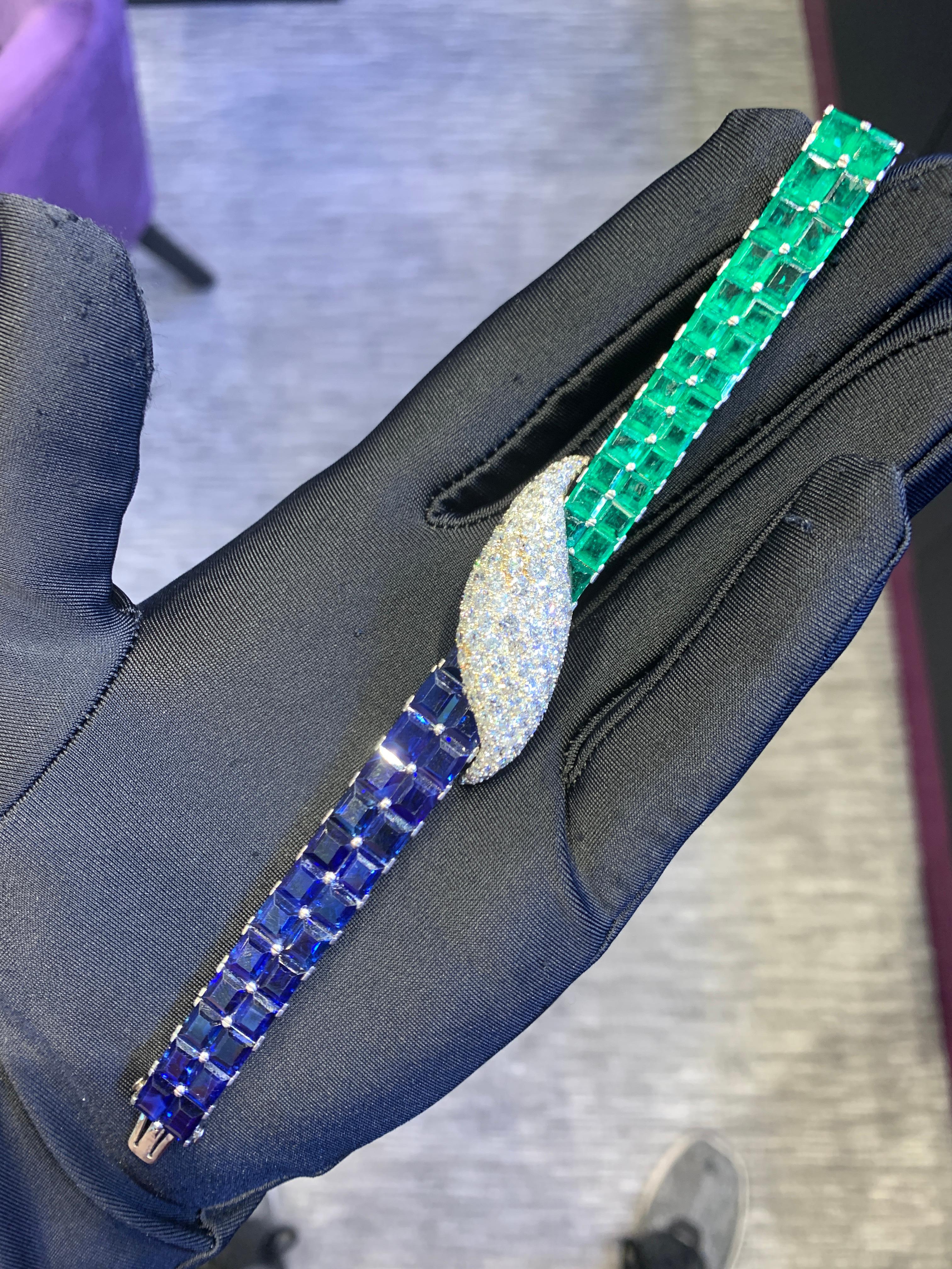 Taille ronde Paul Flato Bracelet et boucles d'oreilles émeraude, saphir et diamant en vente
