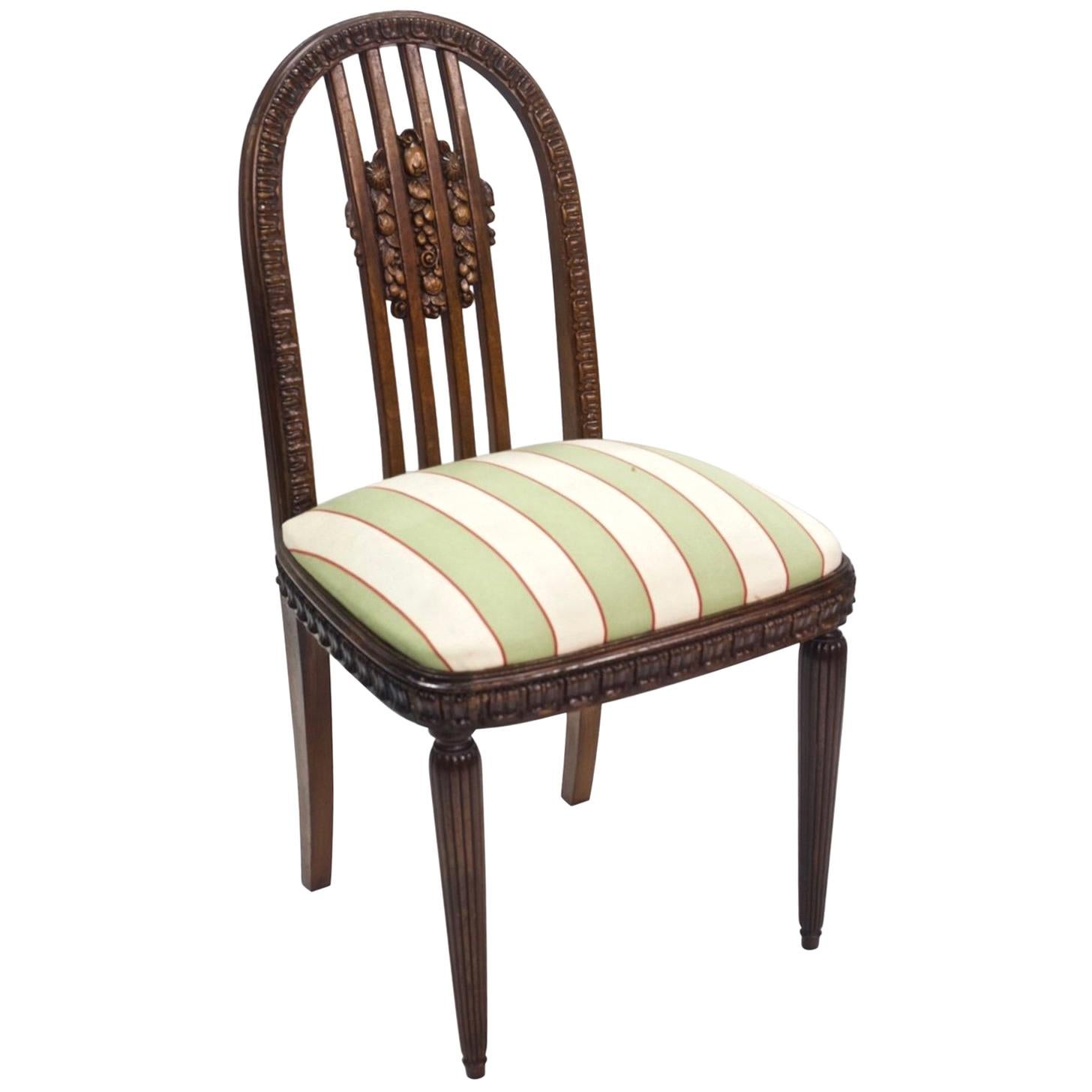 Quatre chaises d'appoint en bois de rose sculpté Paul Follot en vente