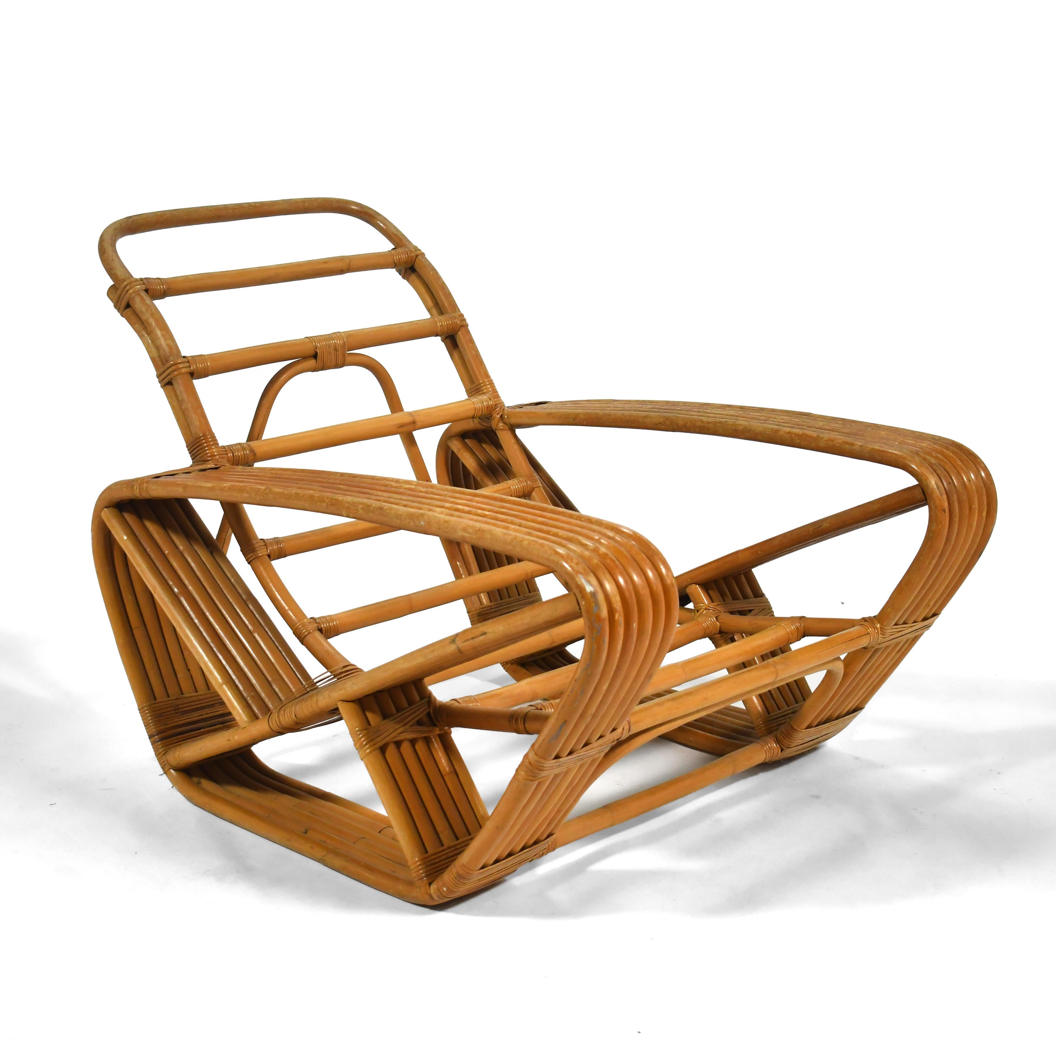 Variante rare du design emblématique des bras en bretzel de Frankl, cette grande chaise longue est sans doute la plus dynamique.

Il est prêt à recevoir de nouveaux coussins dans le tissu de votre choix.

31,5 