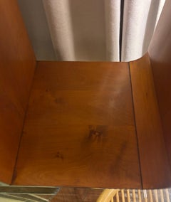 Paul Frankl Art Deco Skyscraper End Tabelle Nachttisch in Ahorn mit schwarzen Akzenten