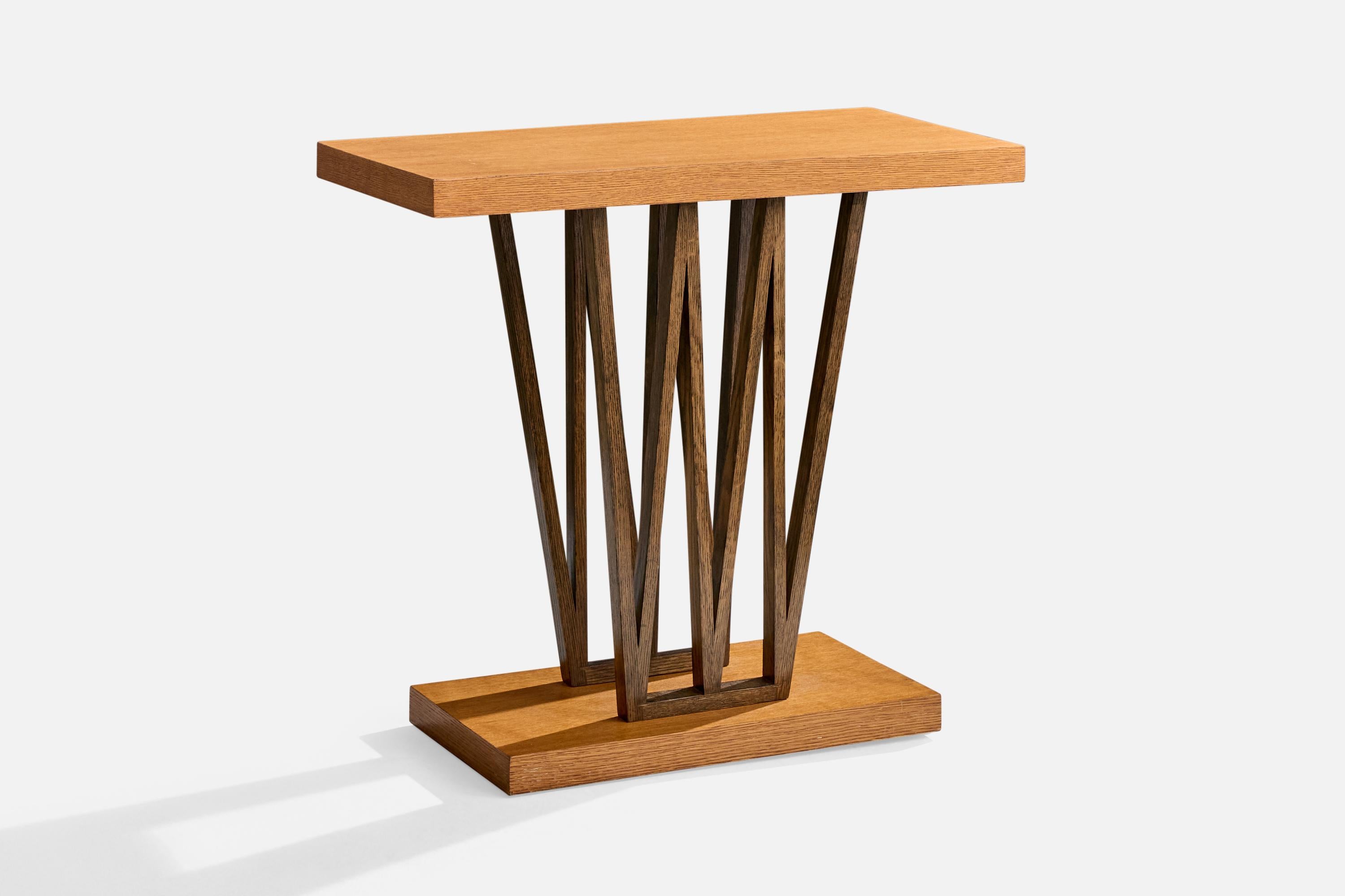 Table console en chêne attribuée à Paul Frankl, A.I.C., USA, c. 1950.

Dimensions globales (pouces) : 28.0 