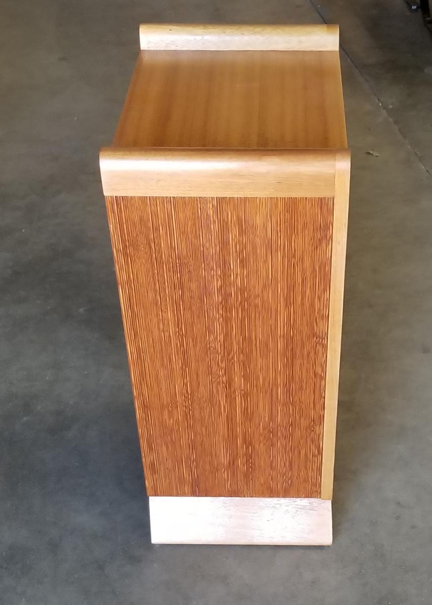 Paul Frankl Combed Wood Side Table Pair for Brown Saltman In Good Condition In Van Nuys, CA