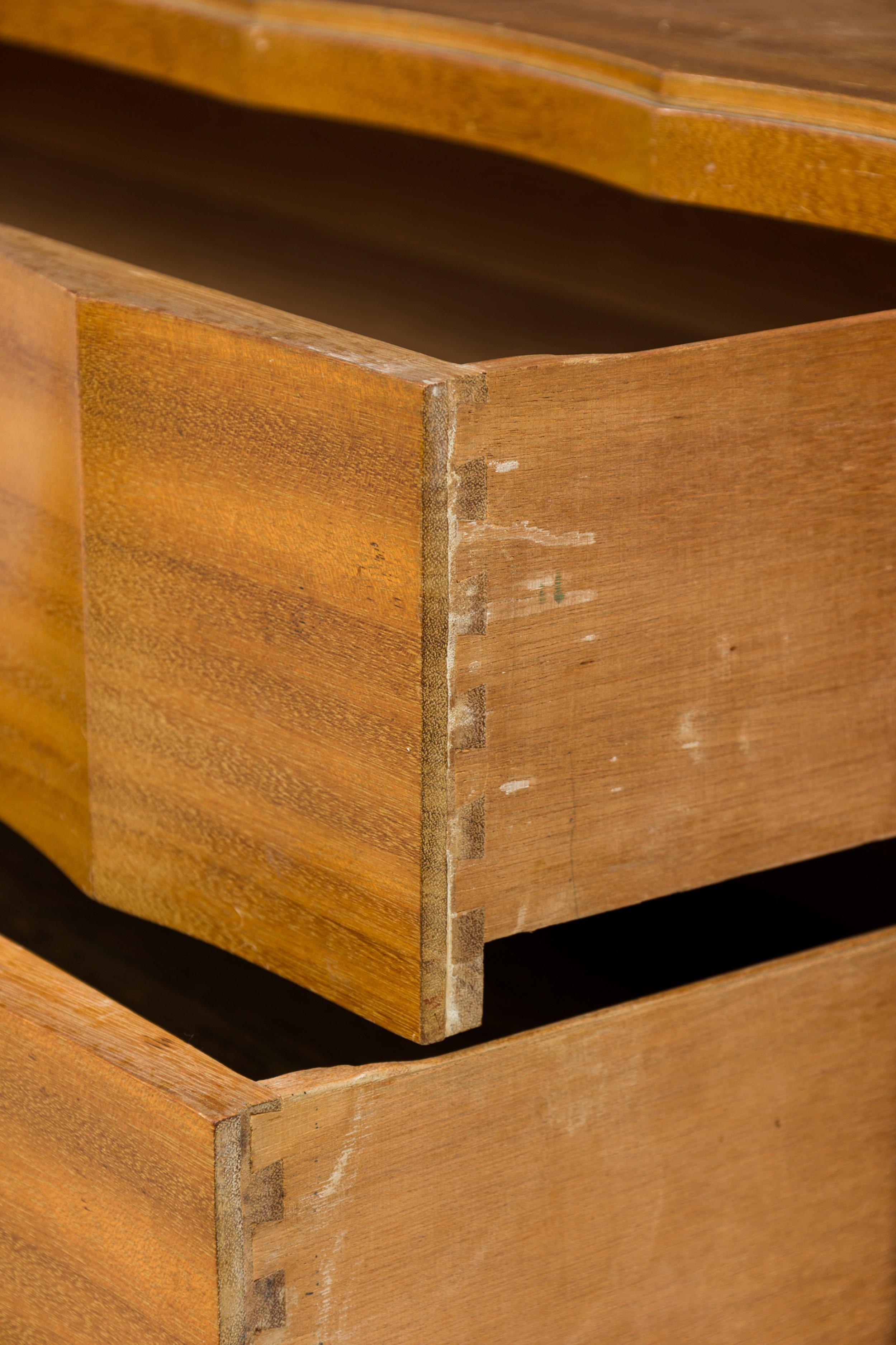 Table console à 2 tiroirs en noyer et laiton Paul Frankl, milieu du siècle en vente 4