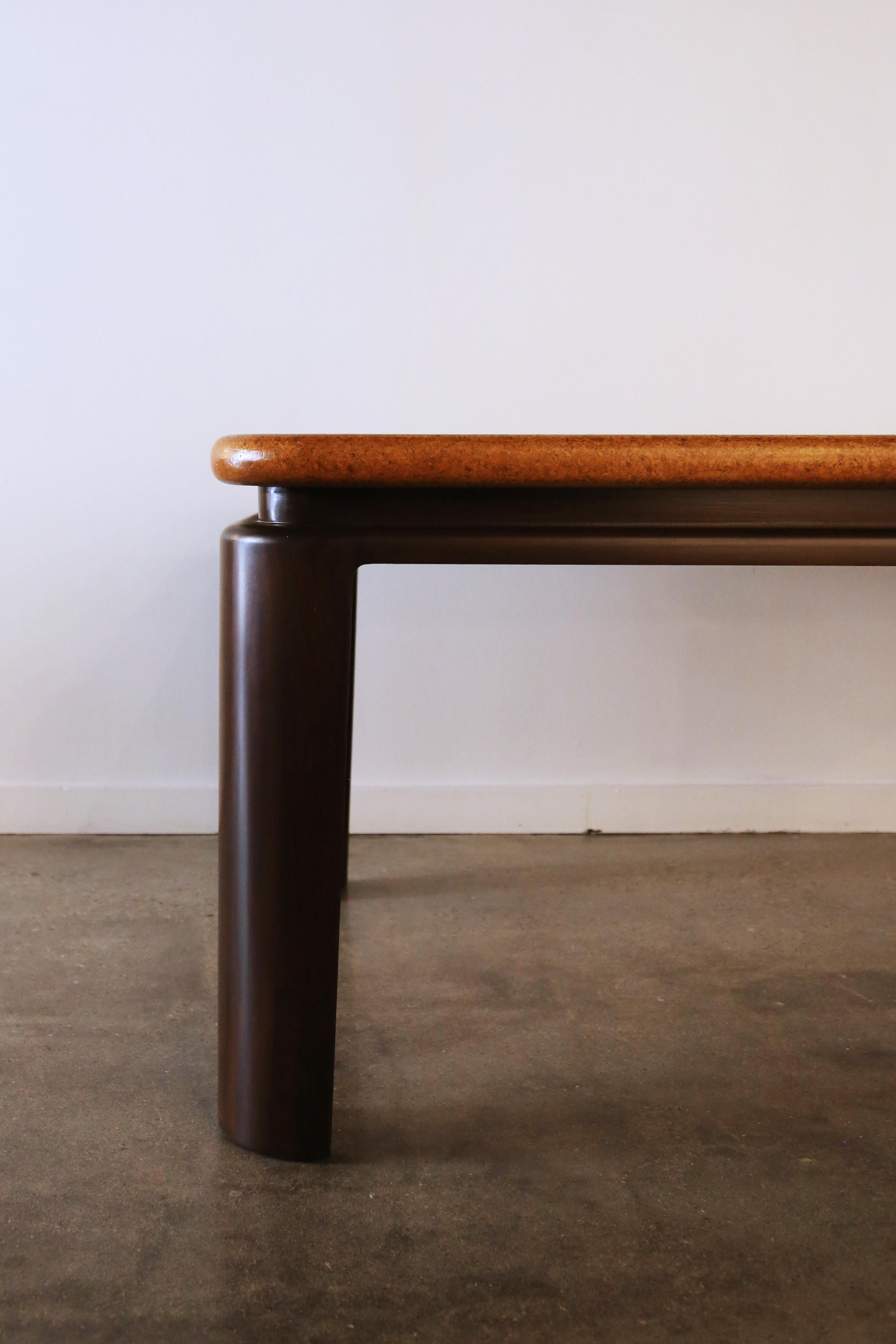 Américain Table de salle à manger Paul Frankl en liège et acajou pour Johnson Furniture Company m. 2443 en vente