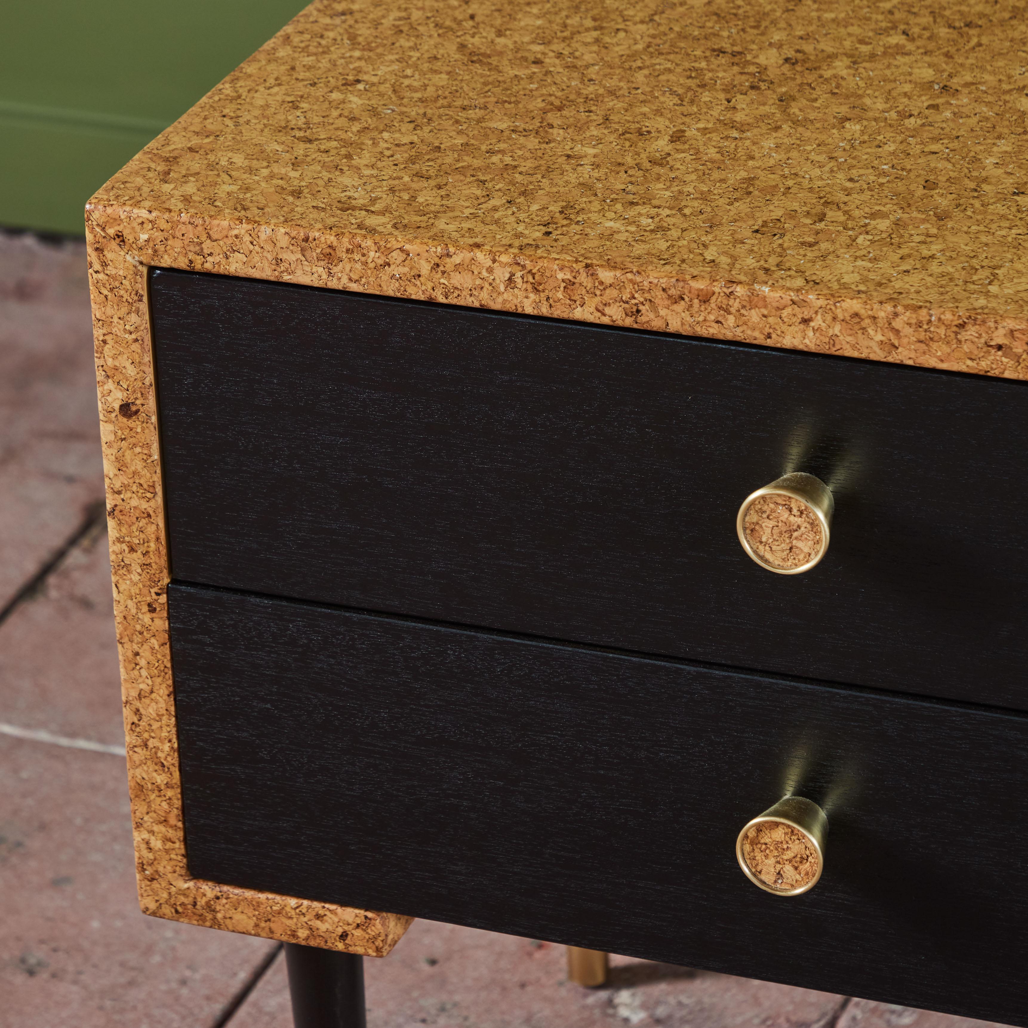 Pareja de mesillas de noche de corcho de Paul Frankl para Johnson Furniture Co. en venta 3