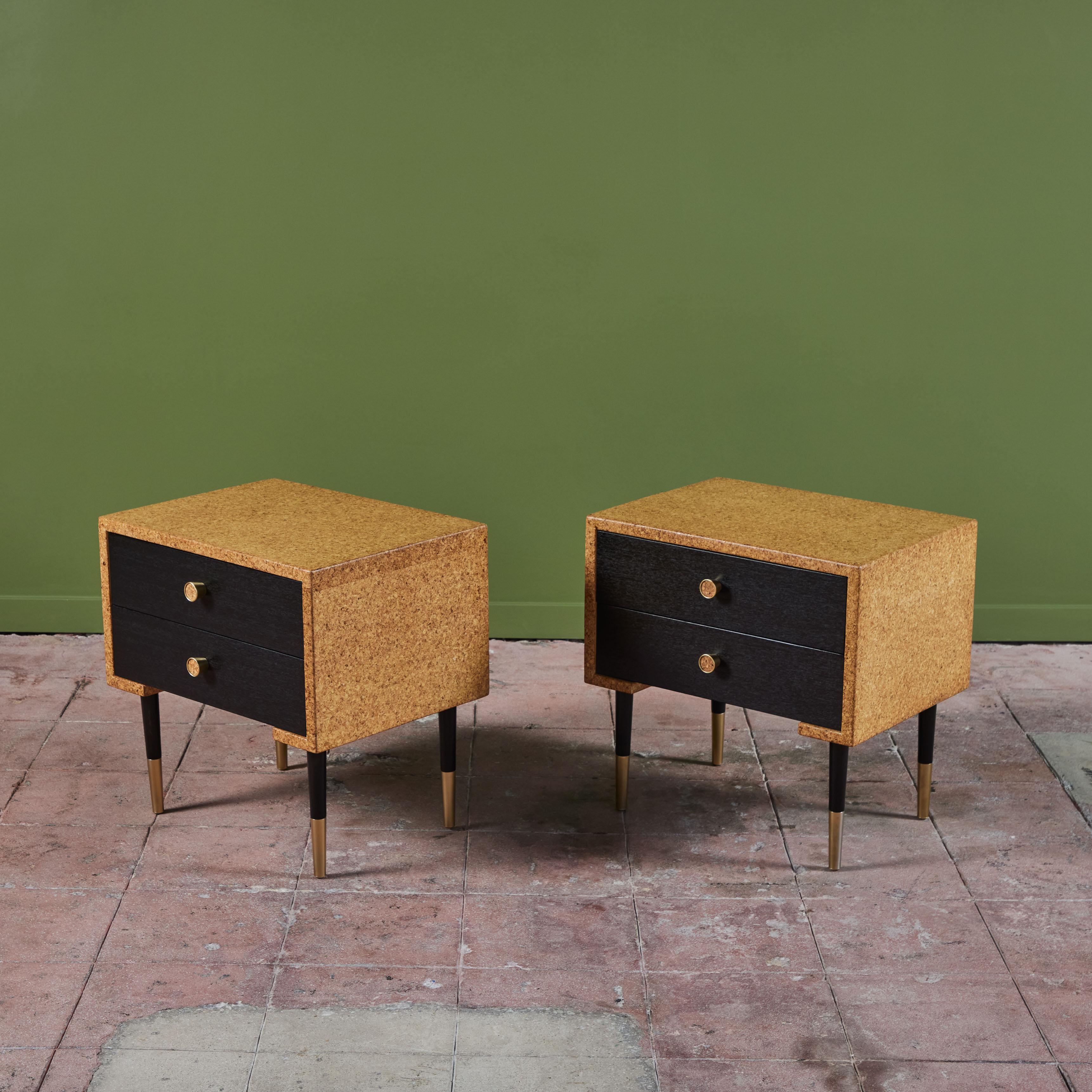 Pareja de mesillas de noche de corcho de Paul Frankl para Johnson Furniture Co. Estadounidense en venta