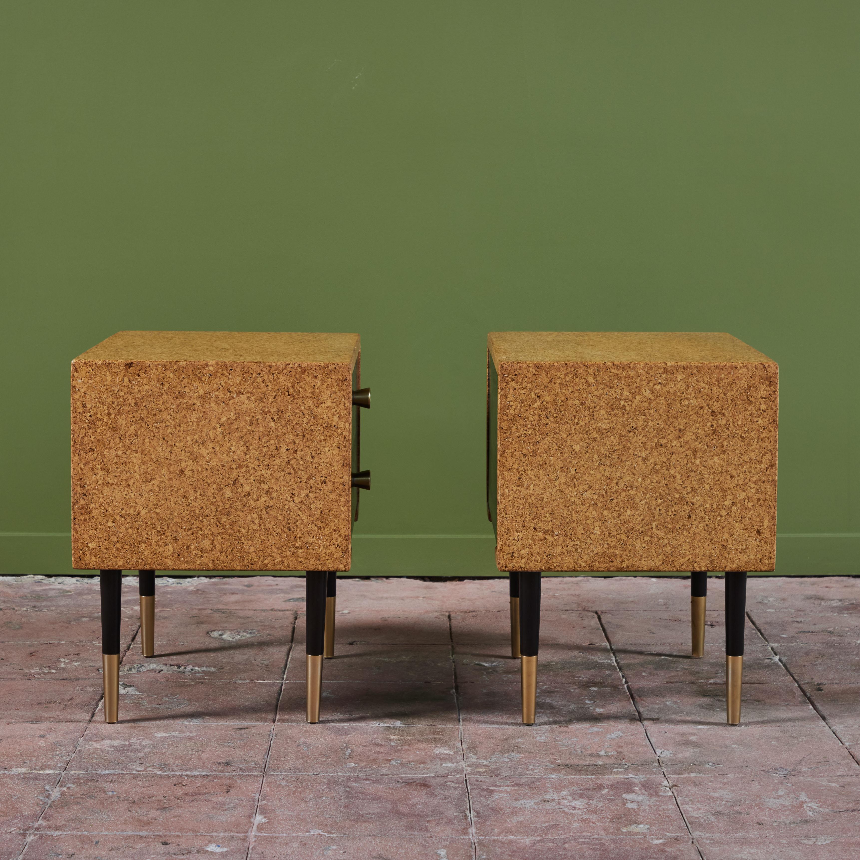 Pareja de mesillas de noche de corcho de Paul Frankl para Johnson Furniture Co. Ebonizado en venta