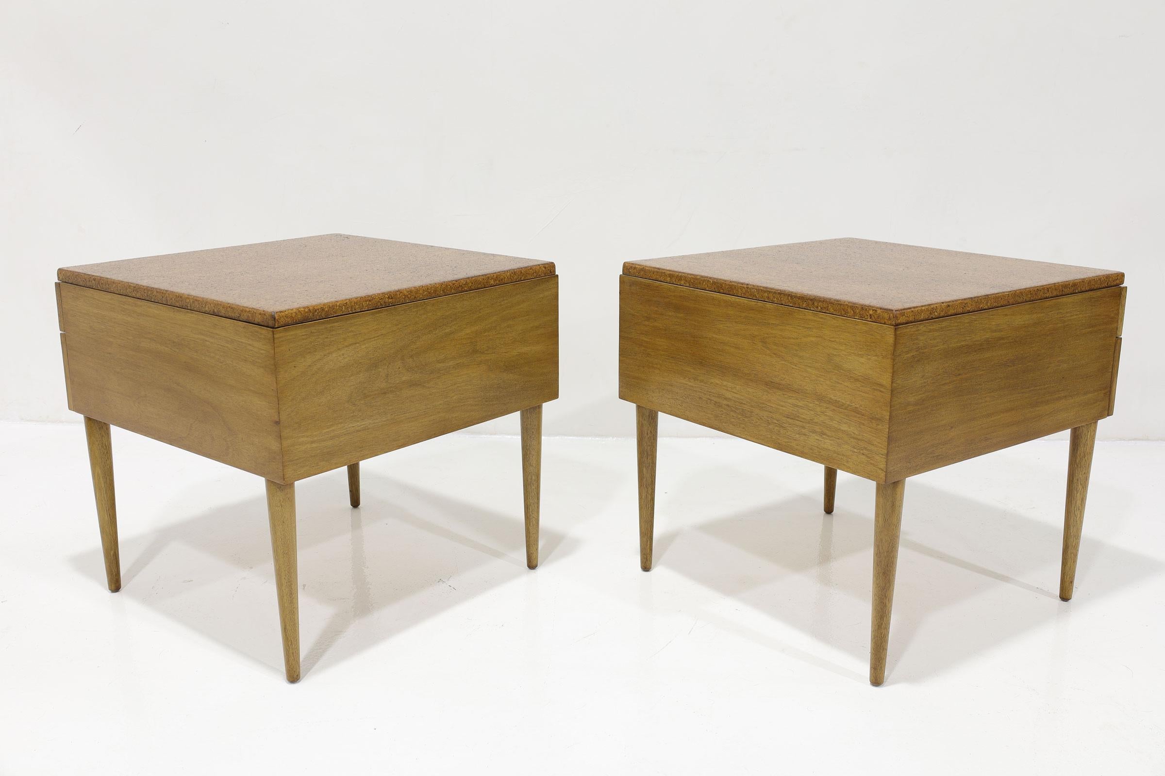 Tables de nuit en liège Paul Frankl pour Johnson Furniture Bon état - En vente à Dallas, TX