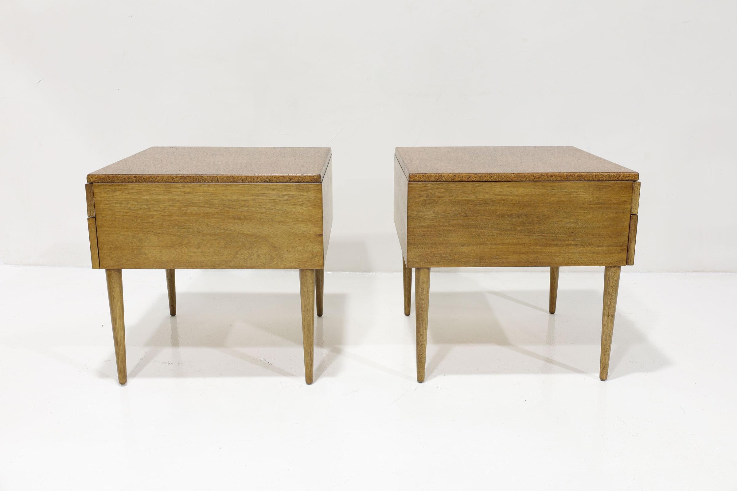 20ième siècle Tables de nuit en liège Paul Frankl pour Johnson Furniture en vente