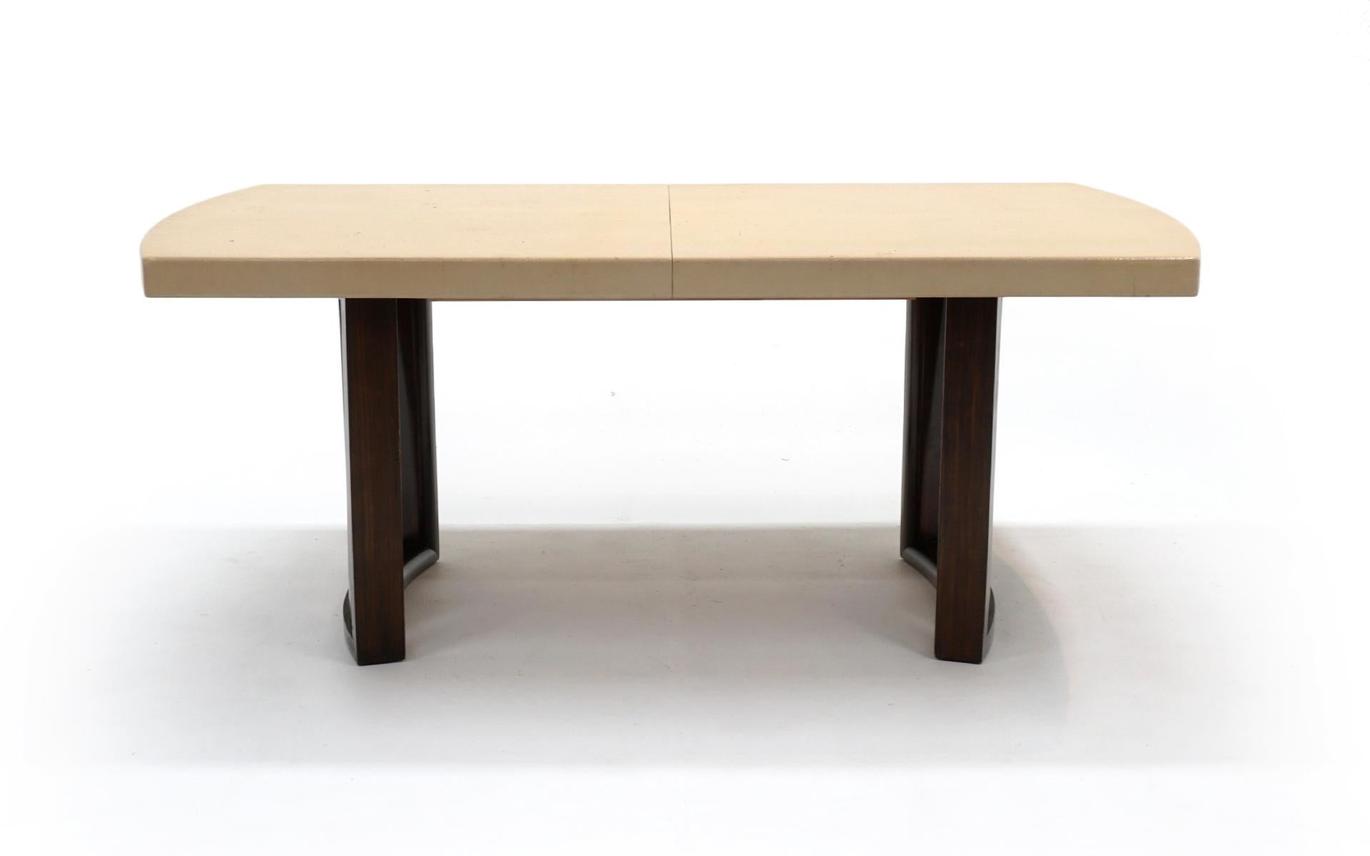 Art déco Table de salle à manger Paul Frankl avec deux rallonges:: plateau en liège:: cadre en acajou:: d'origine en vente