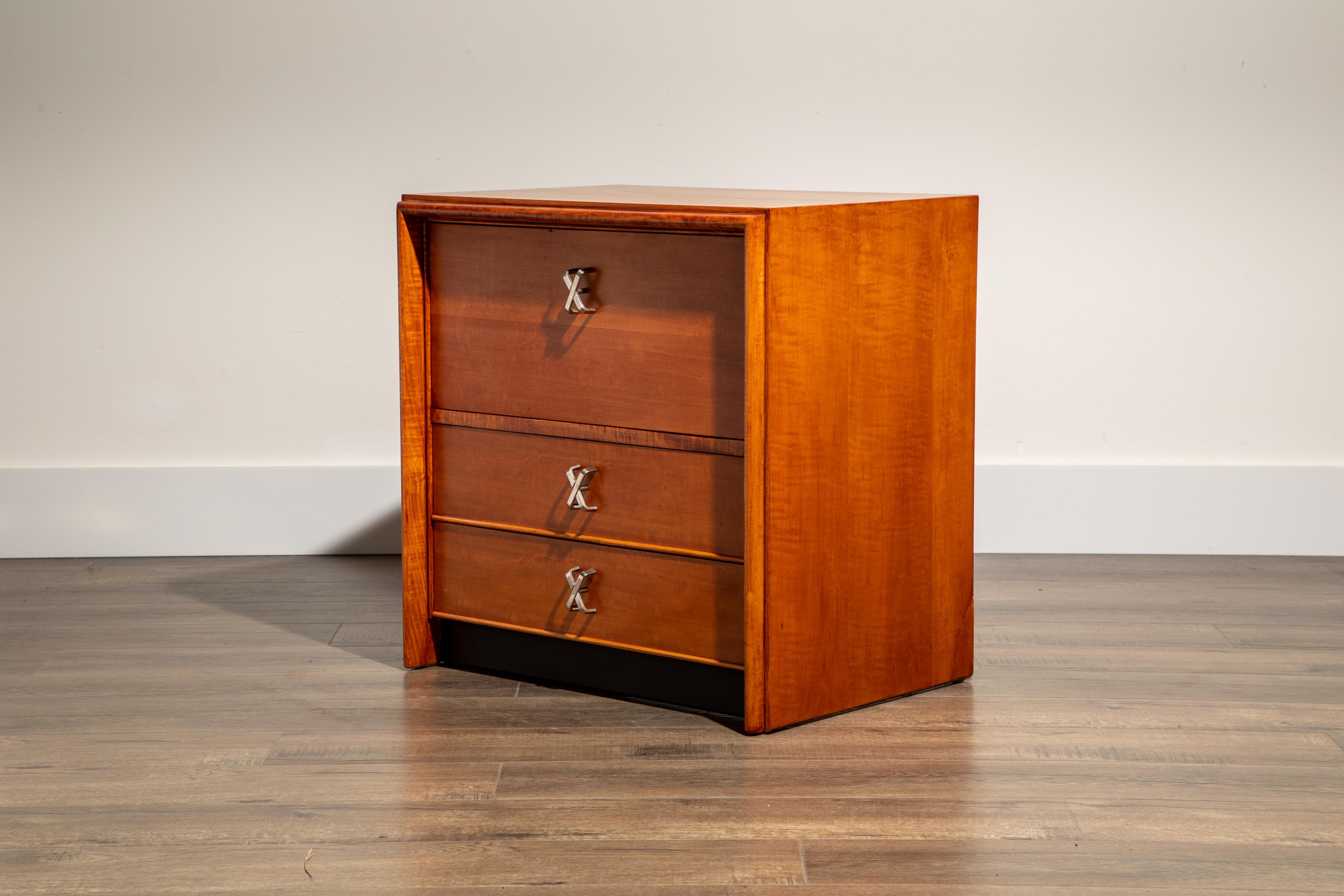 Paul Frankl Dresser and Nightstand for Johnson Furniture, 1950s For Sale 8