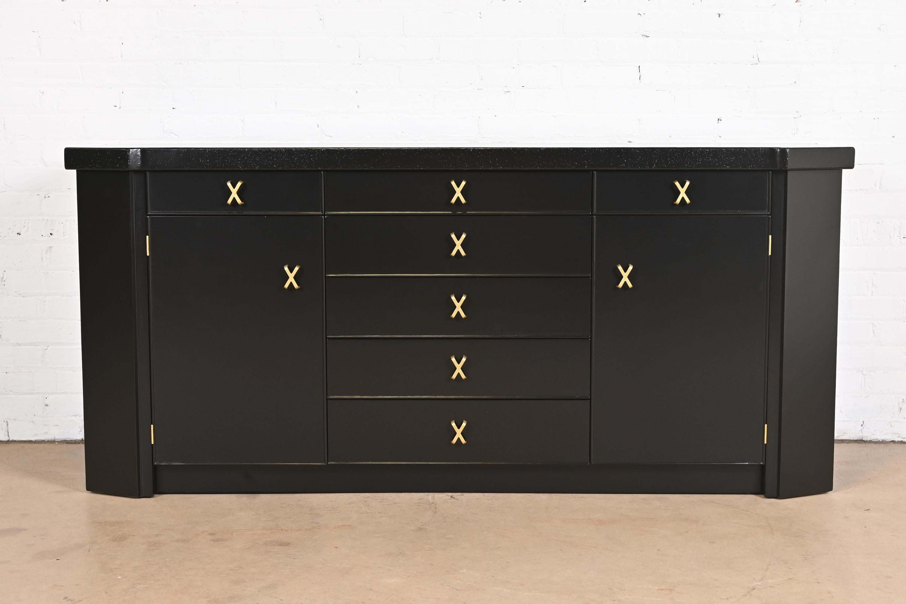 An exceptional Mid-Century Modern sideboard, credenza, or bar cabinet

By Paul Frankl for Johnson Furniture

USA, 1950s

Black lacquered mahogany, with lacquered cork top and brass 