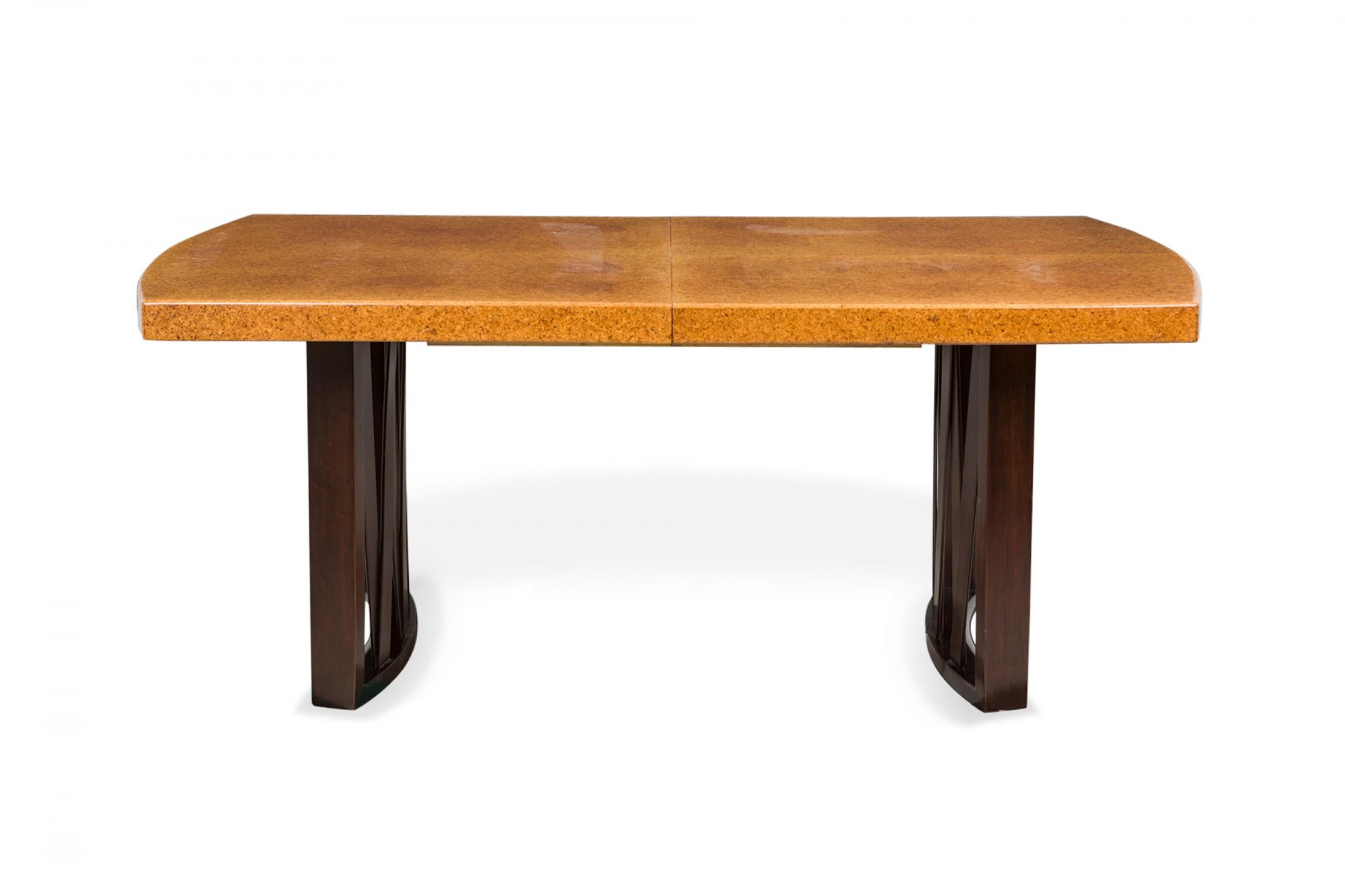Américain Paul Frankl pour Johnson Furniture Co. Table à manger avec plateau en liège et feuilles en vente