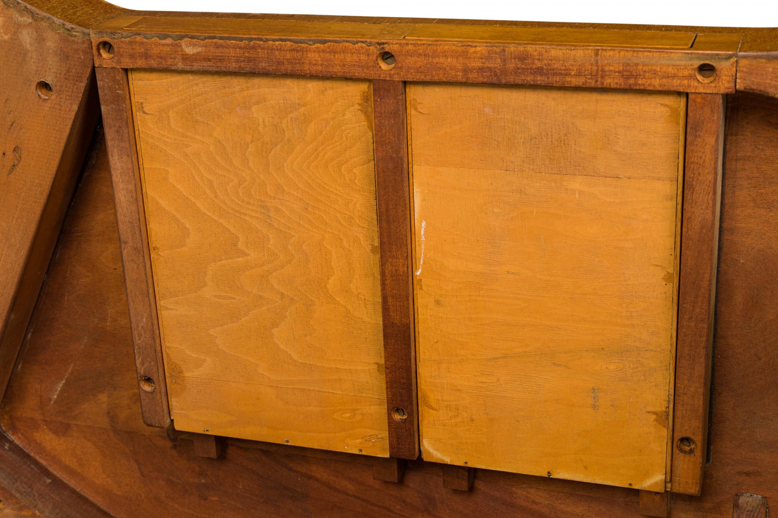 Paul Frankl für Johnson Furniture Company  Pallet'' Holz-Schreibtisch im Angebot 9