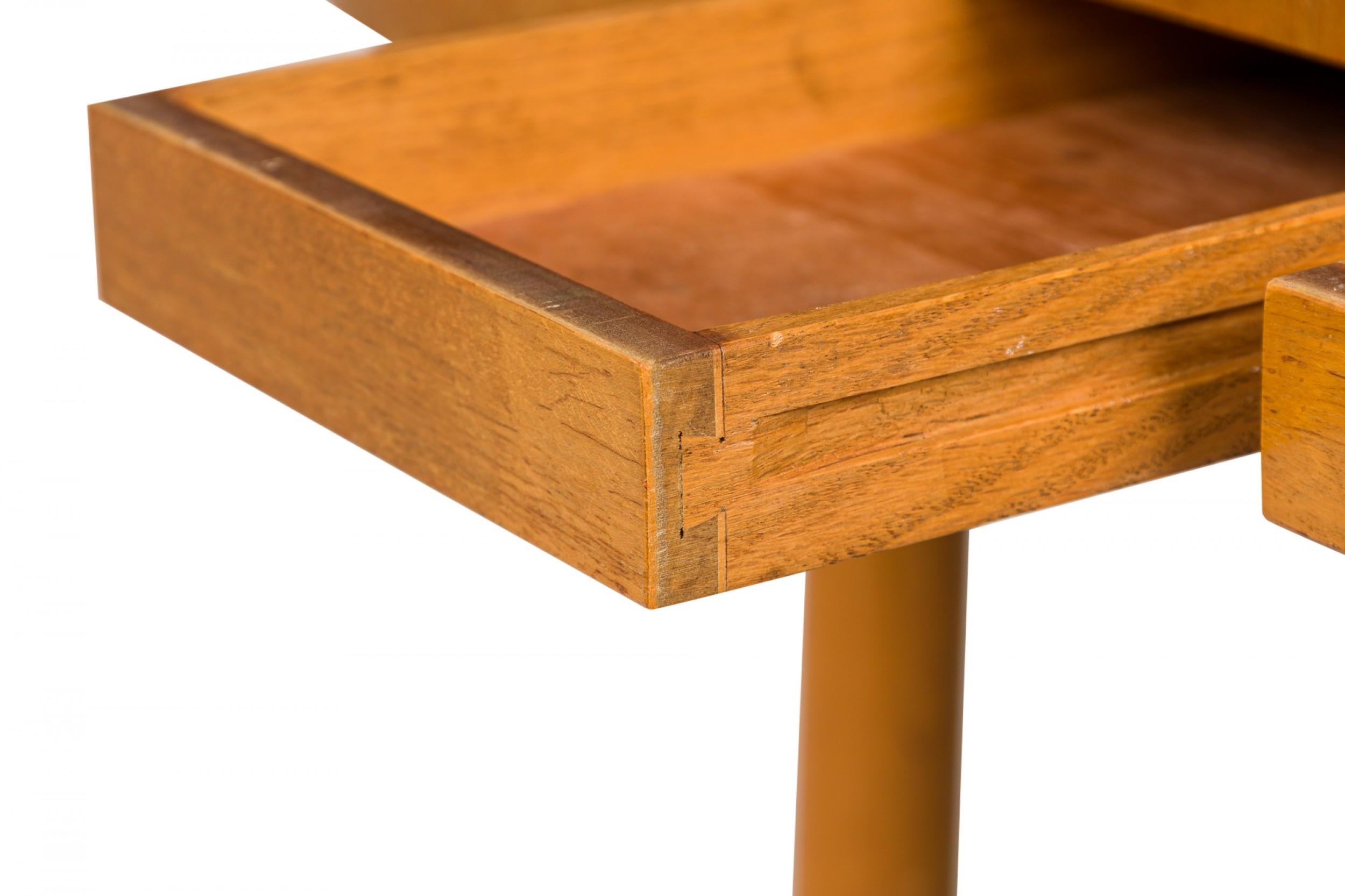 Paul Frankl für Johnson Furniture Company  Pallet'' Holz-Schreibtisch im Angebot 1