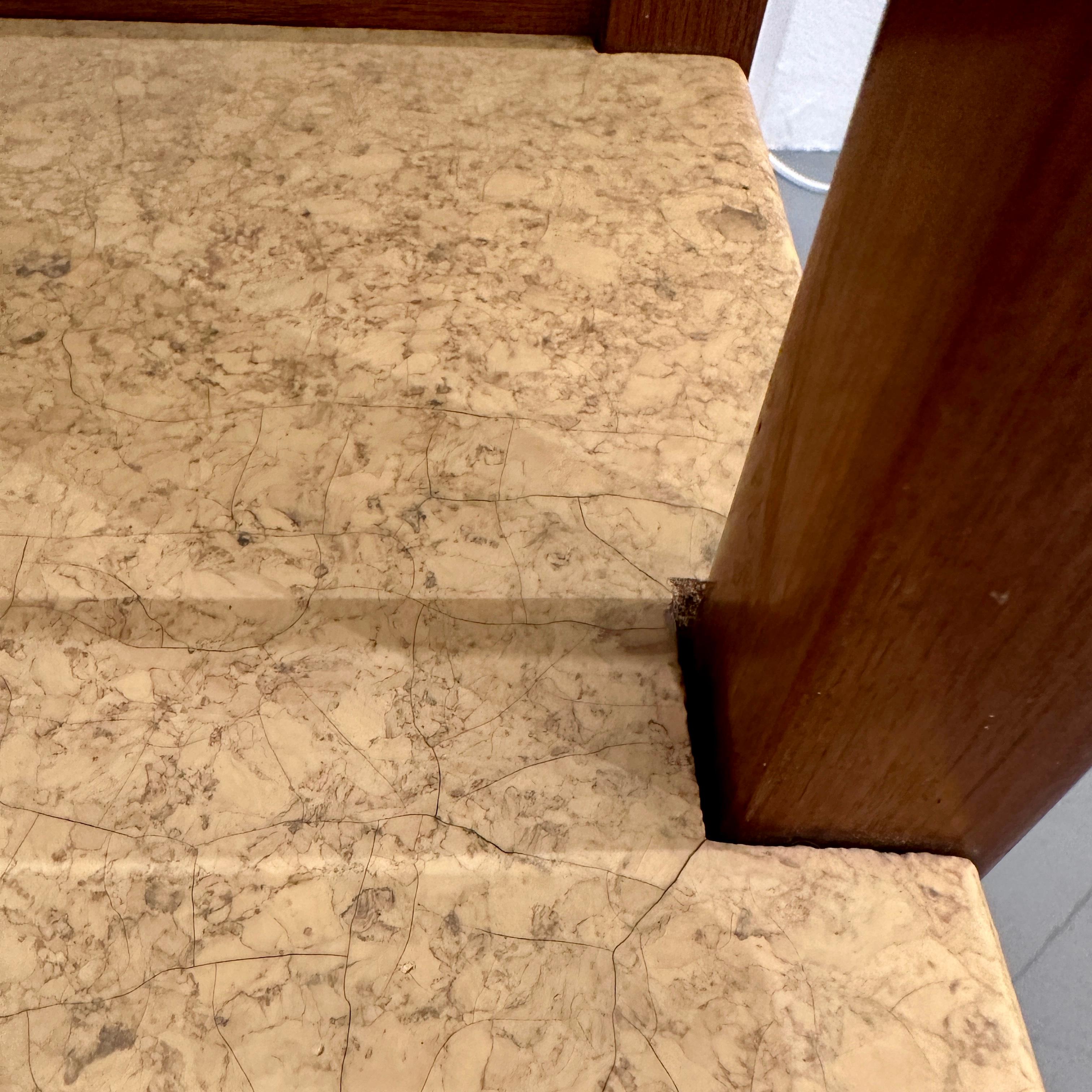 Table d'angle en liège et acajou de Paul Frankl pour Johnson Furniture, vers 1951 en vente 3