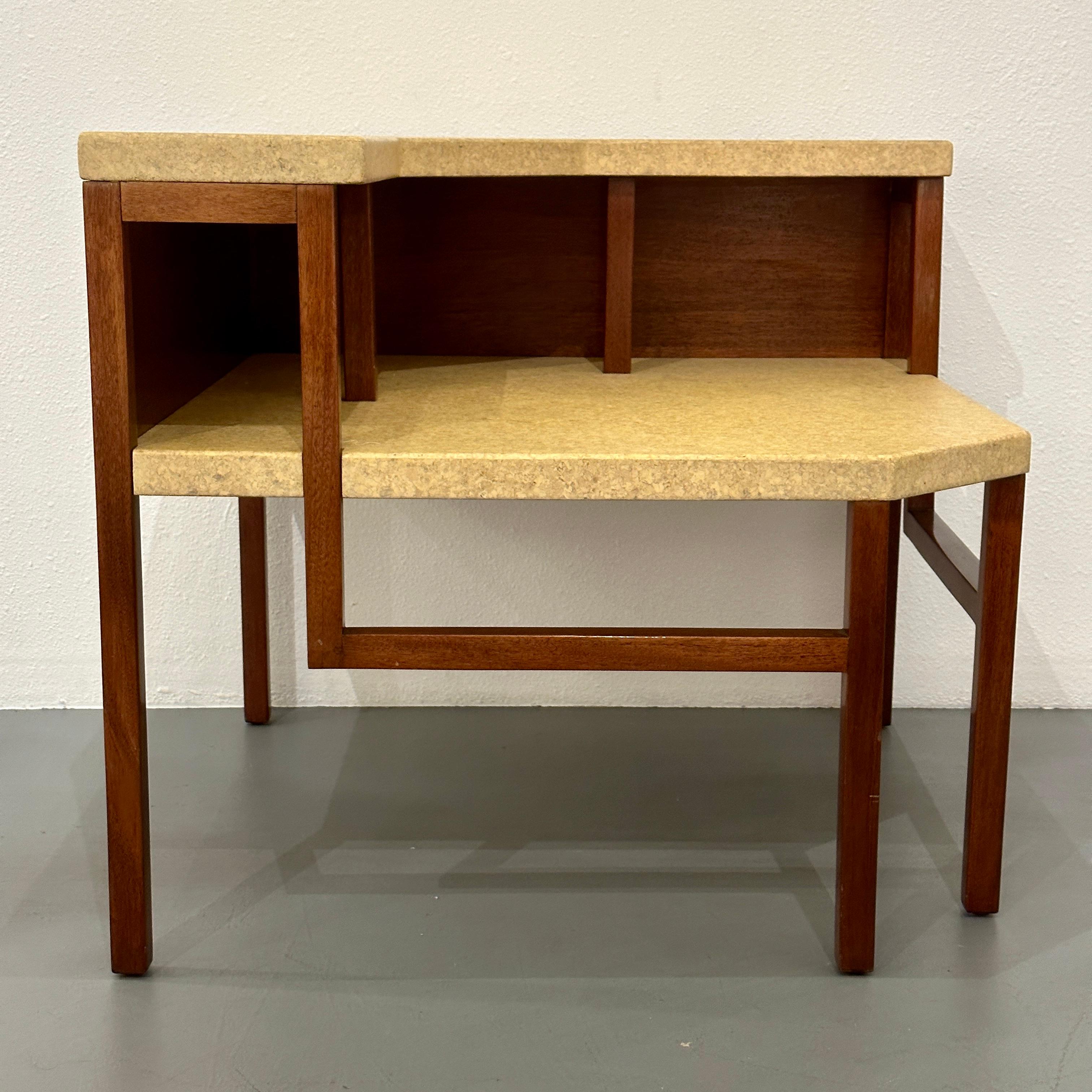 Laqué Table d'angle en liège et acajou de Paul Frankl pour Johnson Furniture, vers 1951 en vente