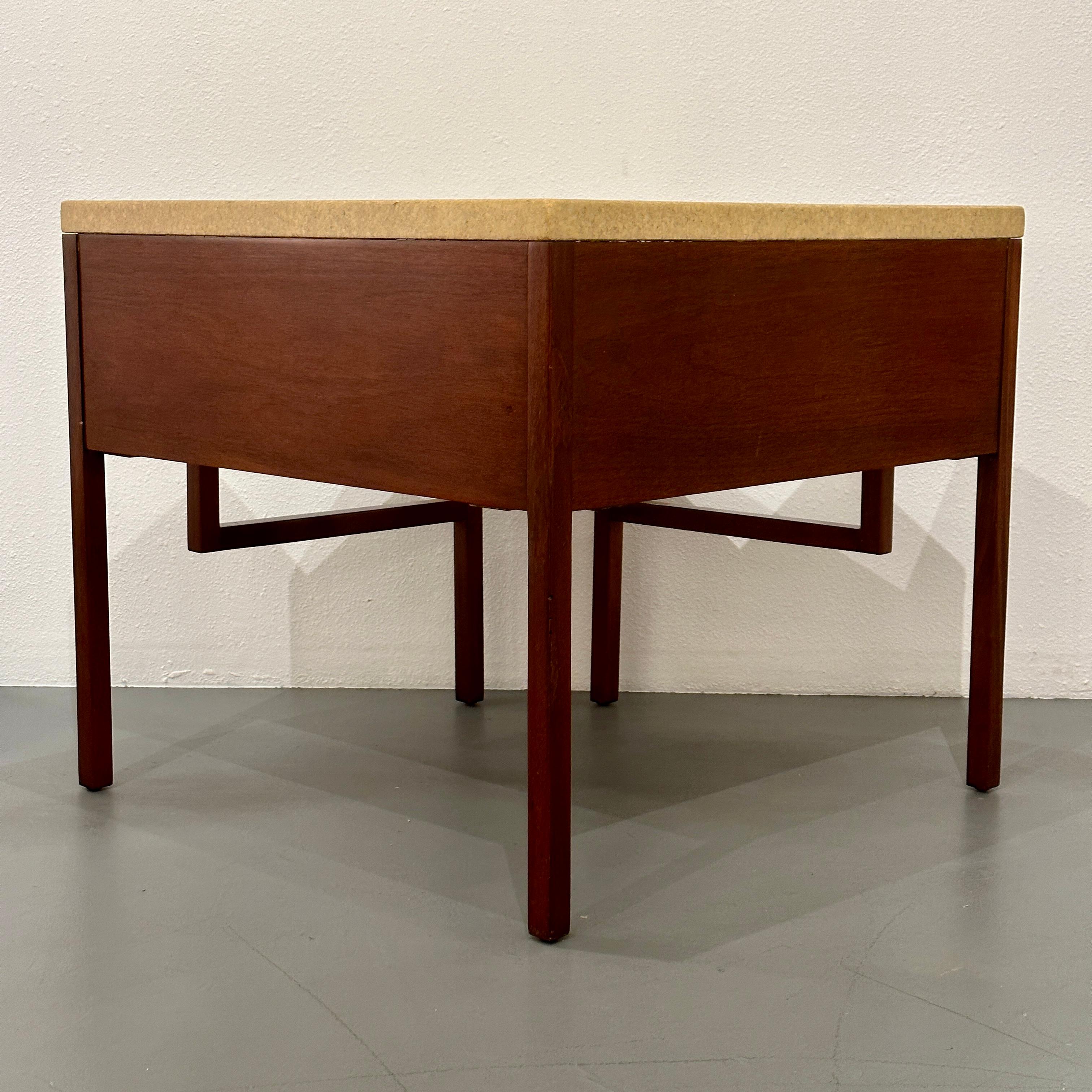 20ième siècle Table d'angle en liège et acajou de Paul Frankl pour Johnson Furniture, vers 1951 en vente