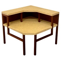 Paul Frankl para Johnson Furniture Mesa esquinera de corcho y caoba, ca 1951