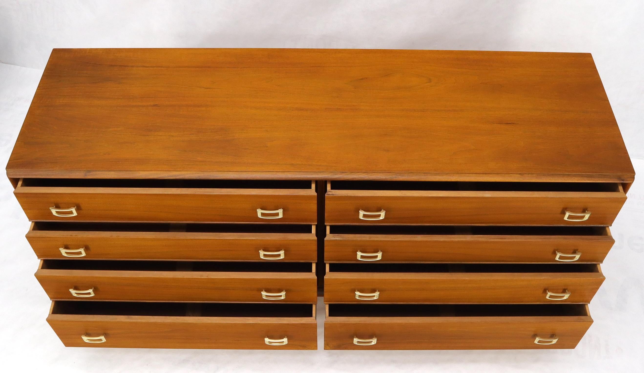 Paul Frankl for Johnson Furniture Eight Drawers Long Dresser Credenza In Excellent Condition In Rockaway, NJ