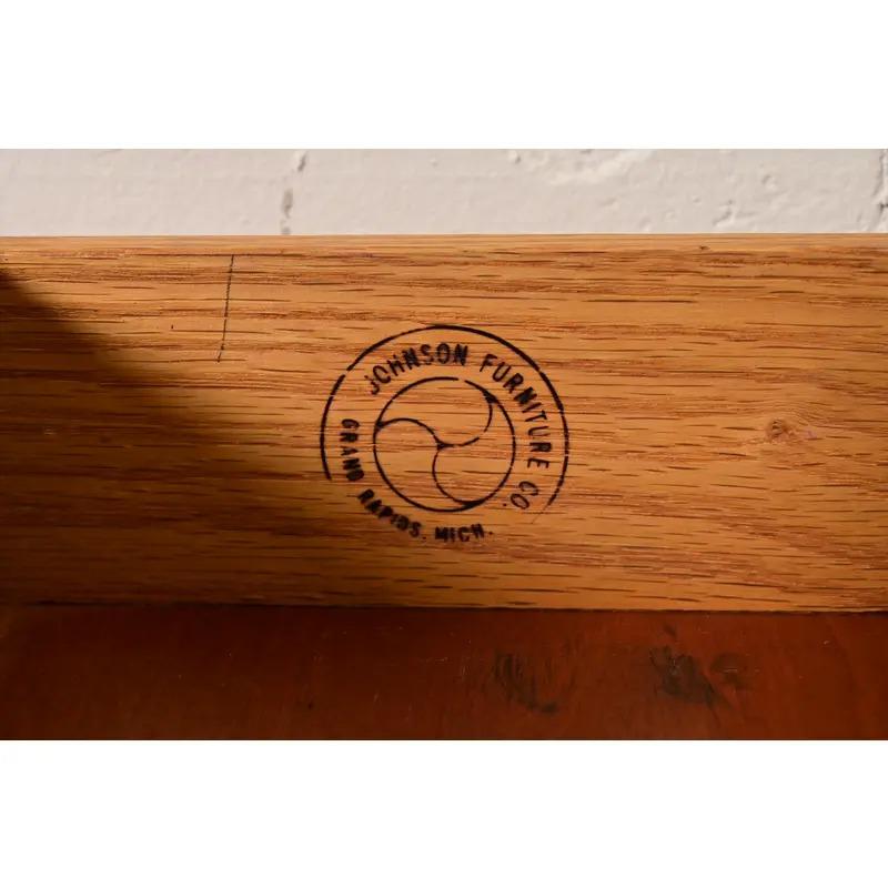 Paul Frankl pour Johnson Furniture Tables de nuit modernes du milieu du siècle, Circa 1950s en vente 4