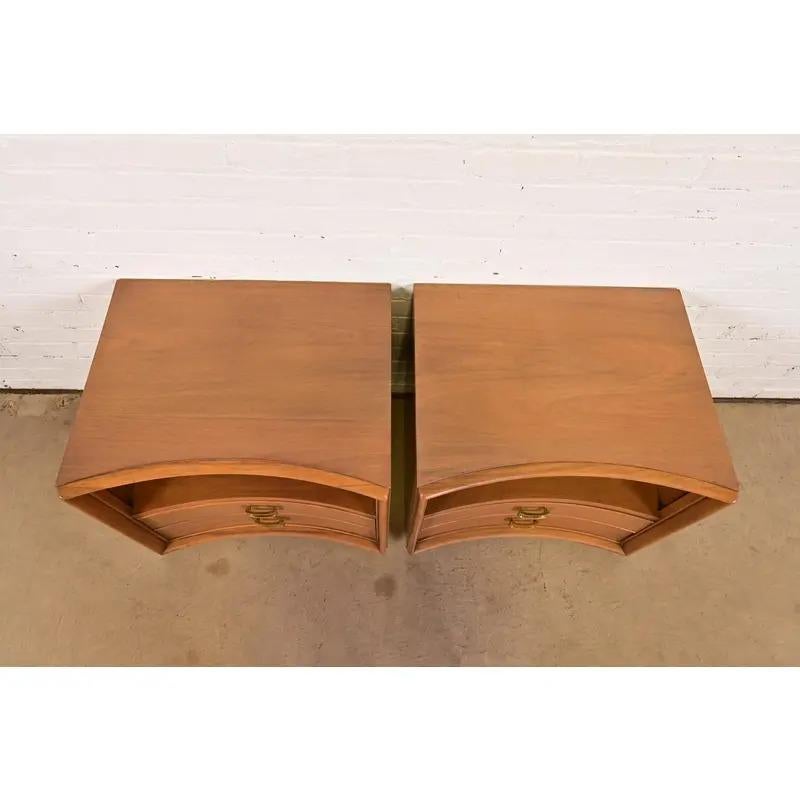 Paul Frankl pour Johnson Furniture Tables de nuit modernes du milieu du siècle, Circa 1950s en vente 5