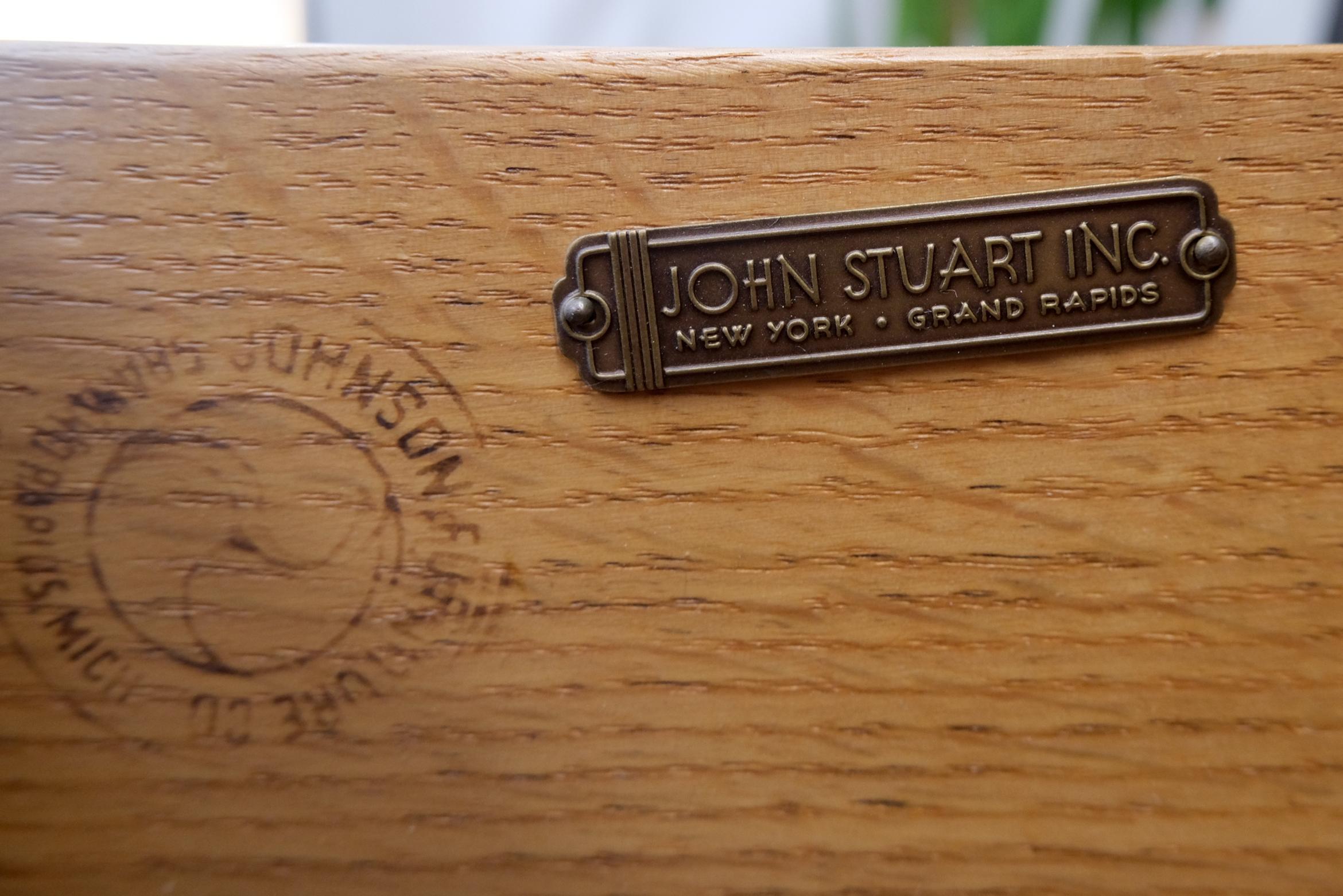 Paul Frankl pour Johnson White Wash Marble Top 10 Drawers Dresser Brass x Pulls en vente 2