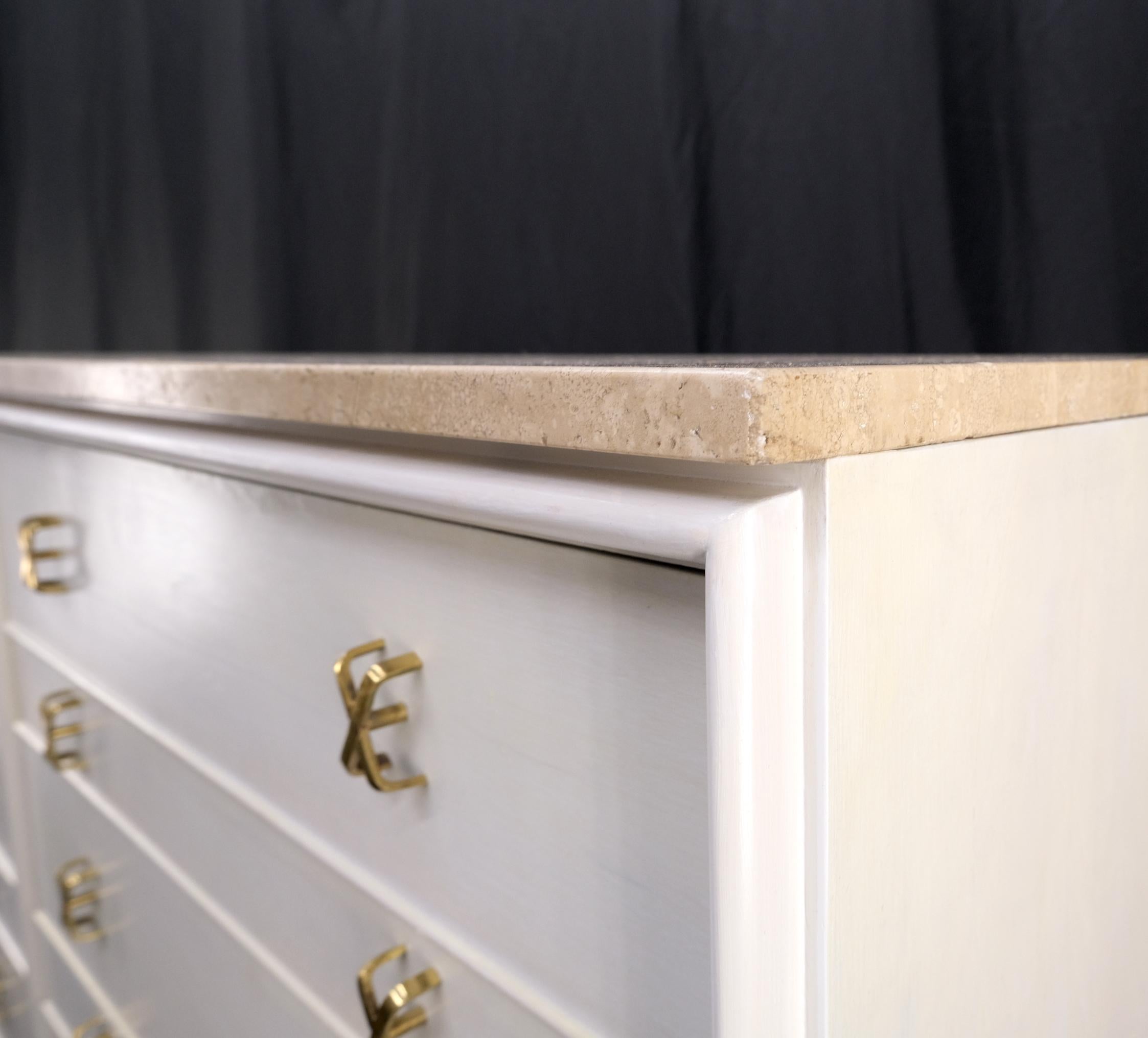 Mid-Century Modern Paul Frankl pour Johnson White Wash Marble Top 10 Drawers Dresser Brass x Pulls en vente