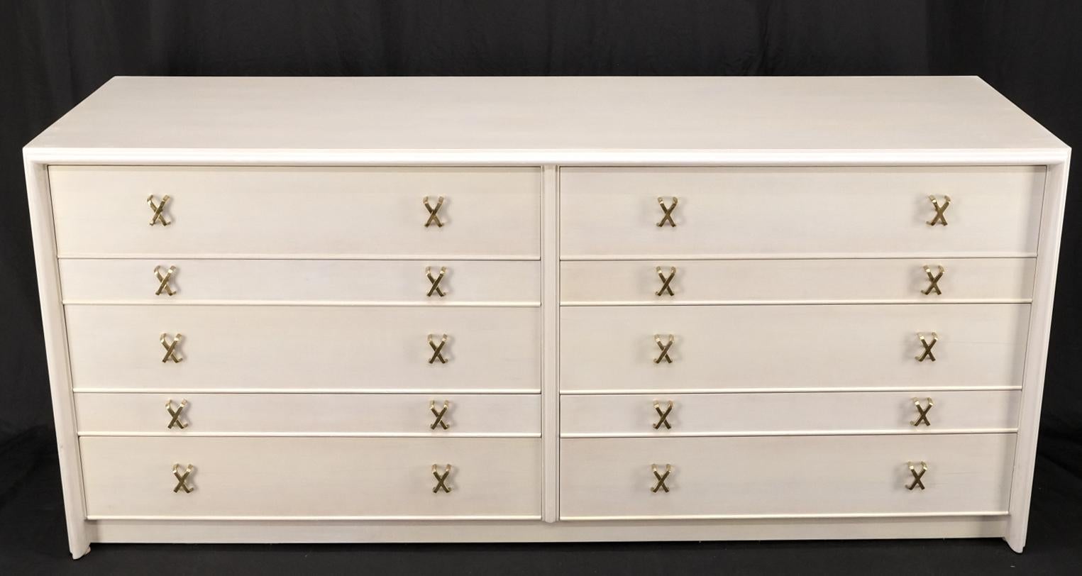 Laqué Paul Frankl pour Johnson White Wash Marble Top 10 Drawers Dresser Brass x Pulls en vente