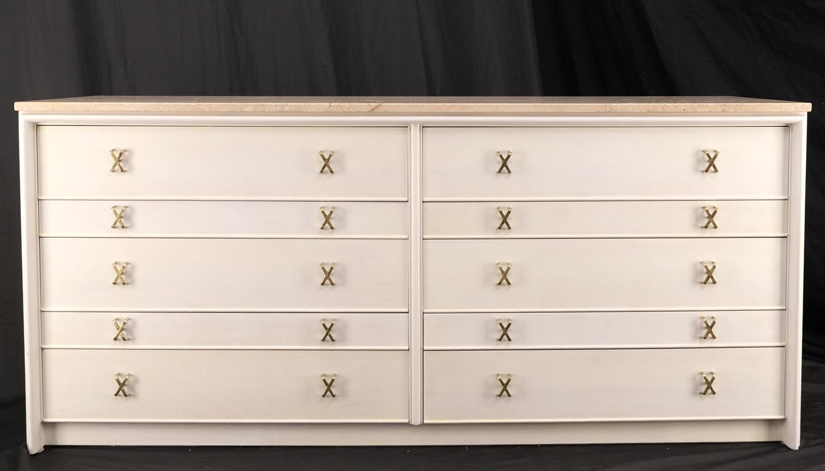 20ième siècle Paul Frankl pour Johnson White Wash Marble Top 10 Drawers Dresser Brass x Pulls en vente
