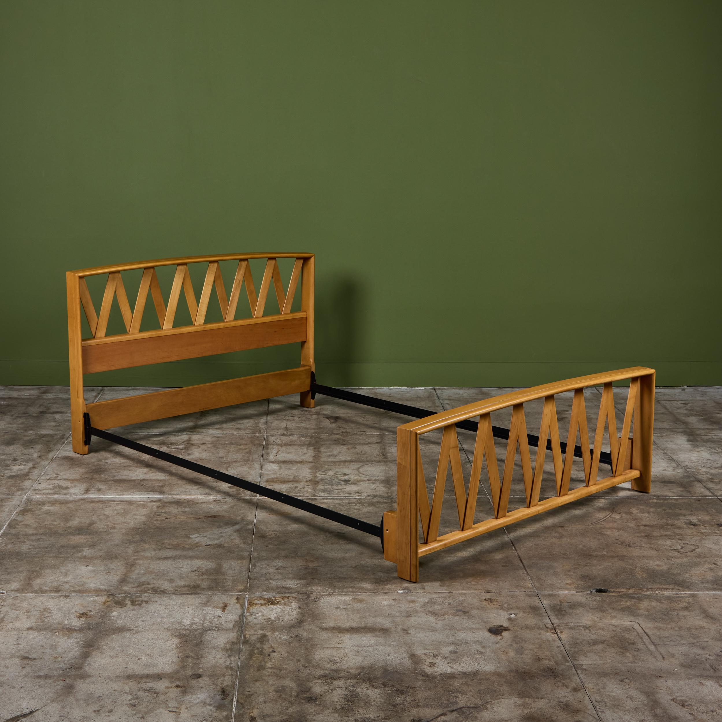 Paul Frankl Full Size Maple Bed Frame for Johnson Furniture Co. en vente 4