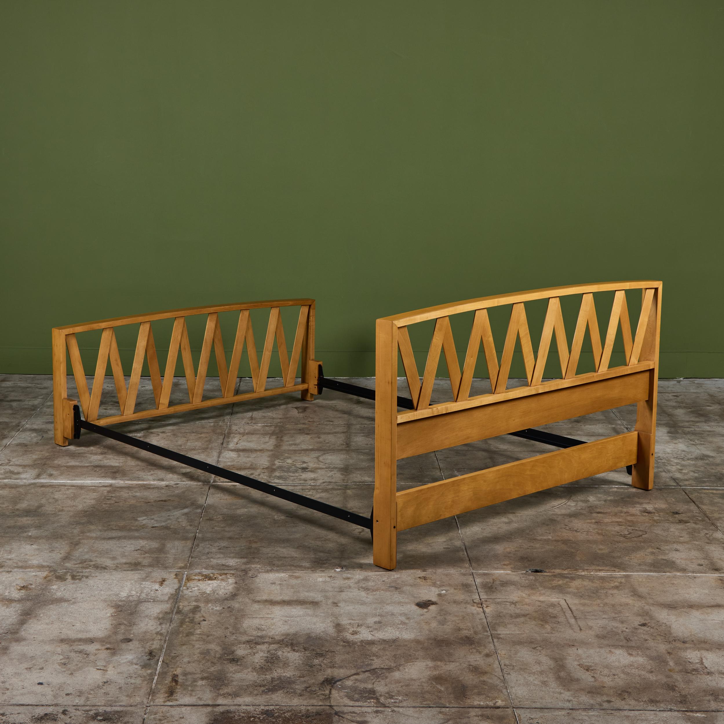 Paul Frankl Full Size Maple Bed Frame for Johnson Furniture Co. en vente 8