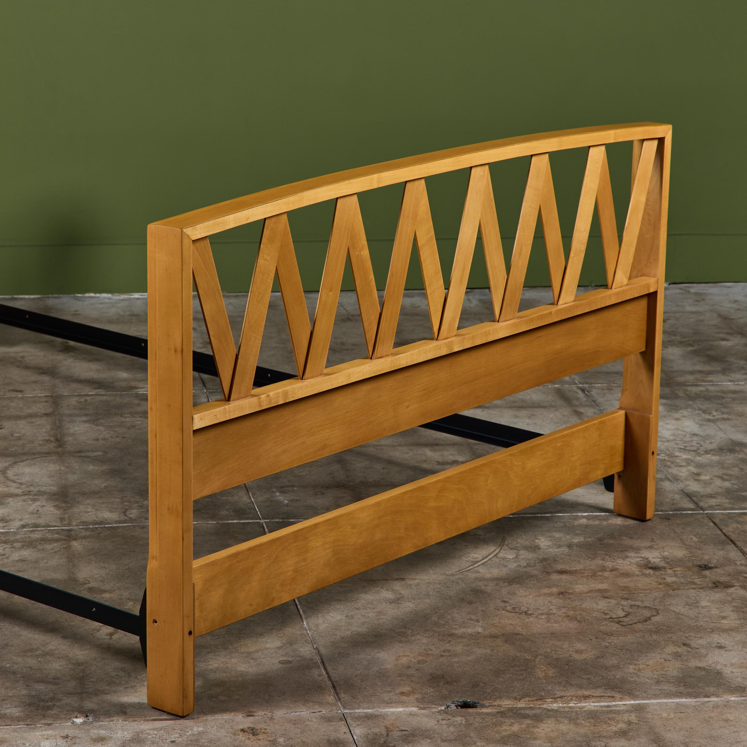 Mid-Century Modern Paul Frankl Full Size Maple Bed Frame for Johnson Furniture Co. en vente