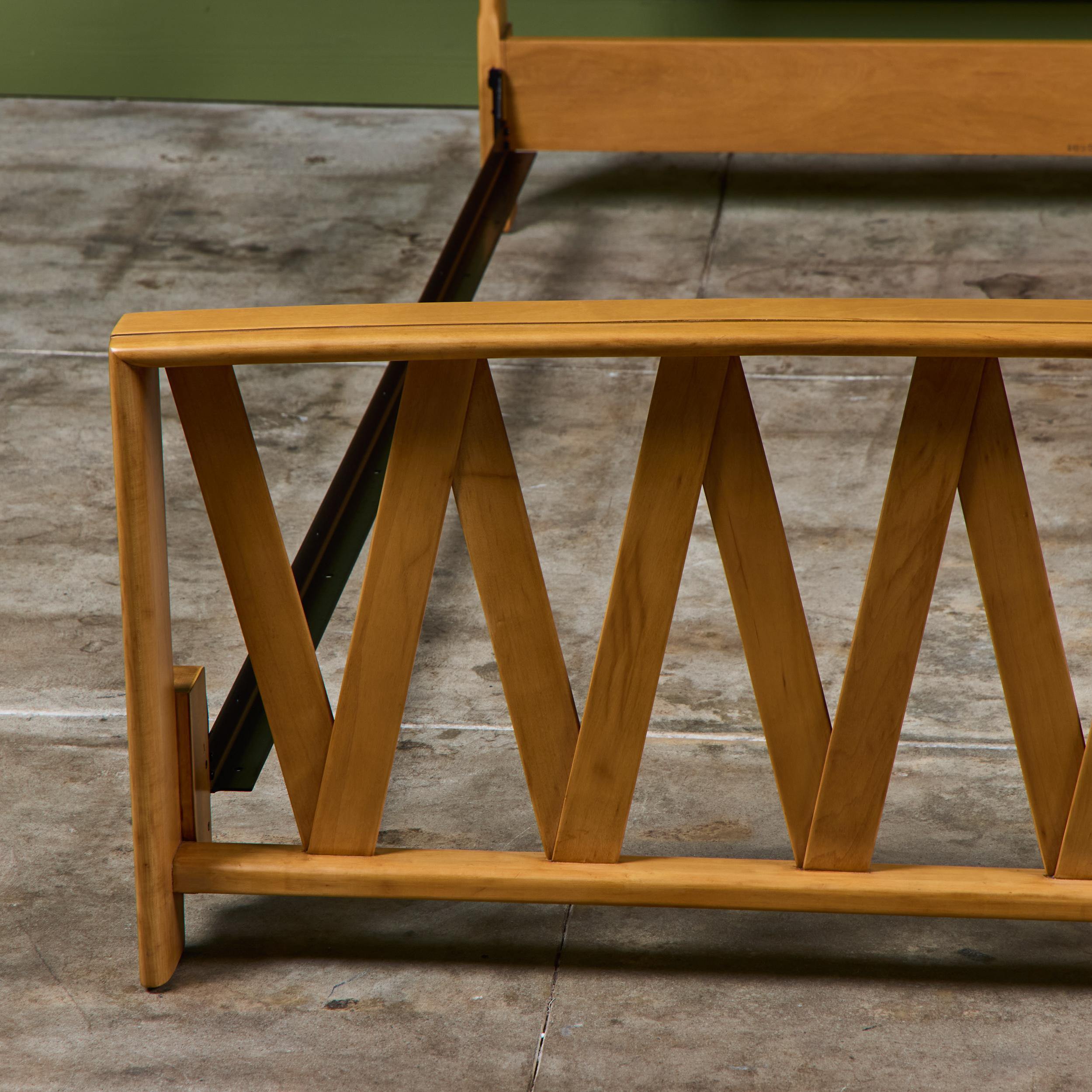 Métal Paul Frankl Full Size Maple Bed Frame for Johnson Furniture Co. en vente
