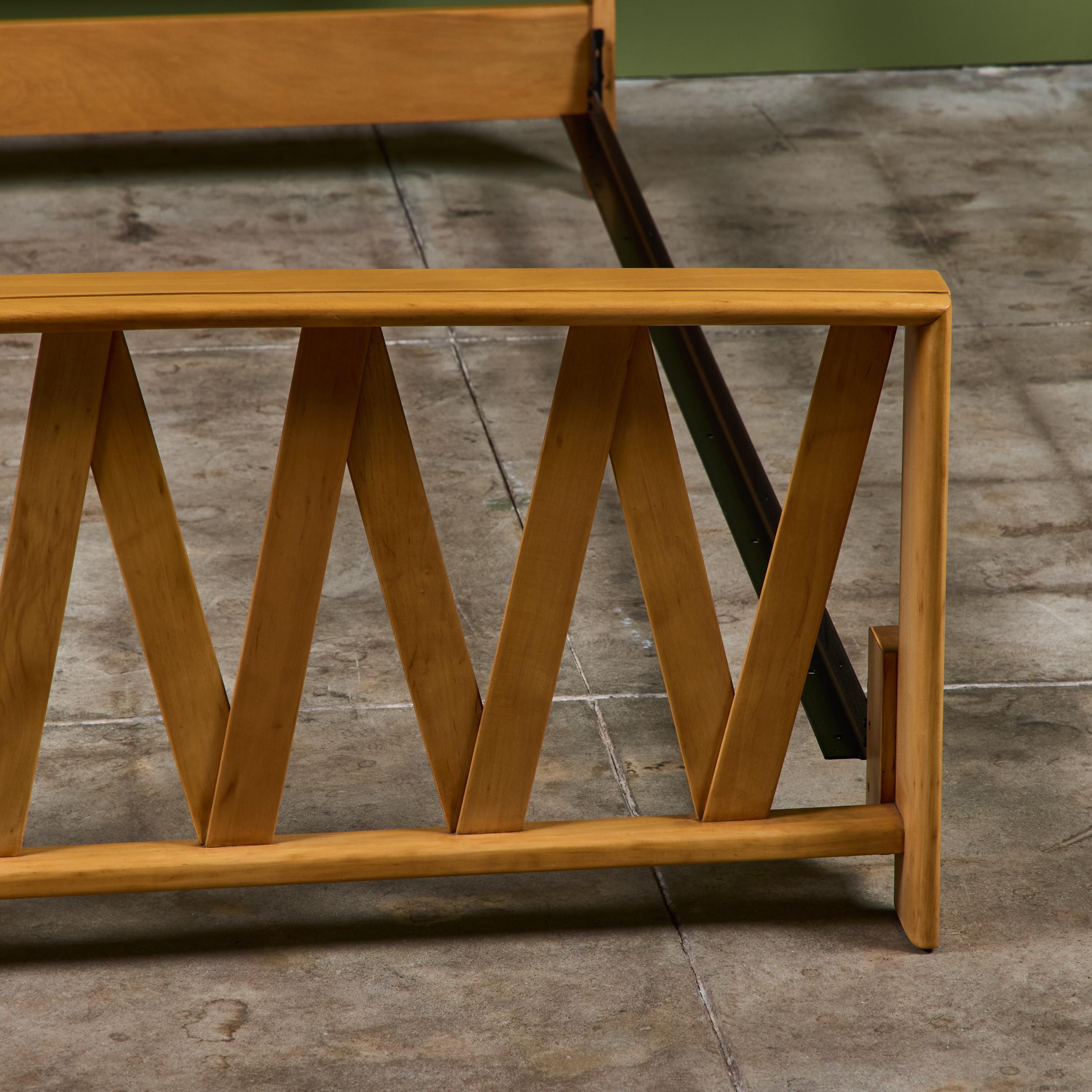 Paul Frankl Full Size Maple Bed Frame for Johnson Furniture Co. en vente 1