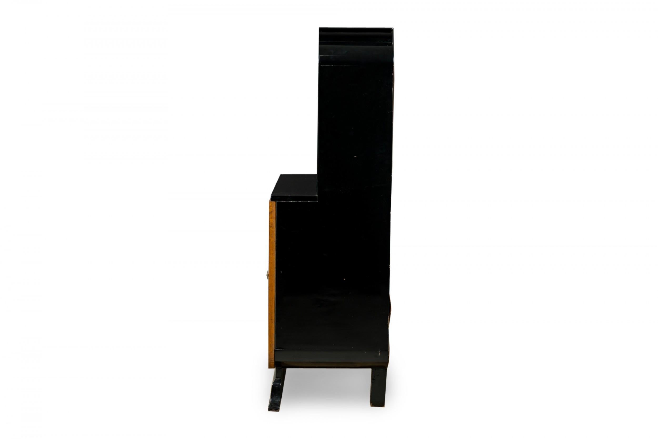 Mid-Century moderno Paul Frankl Credenza americana di metà secolo con sovrastruttura e cassettiera in vendita