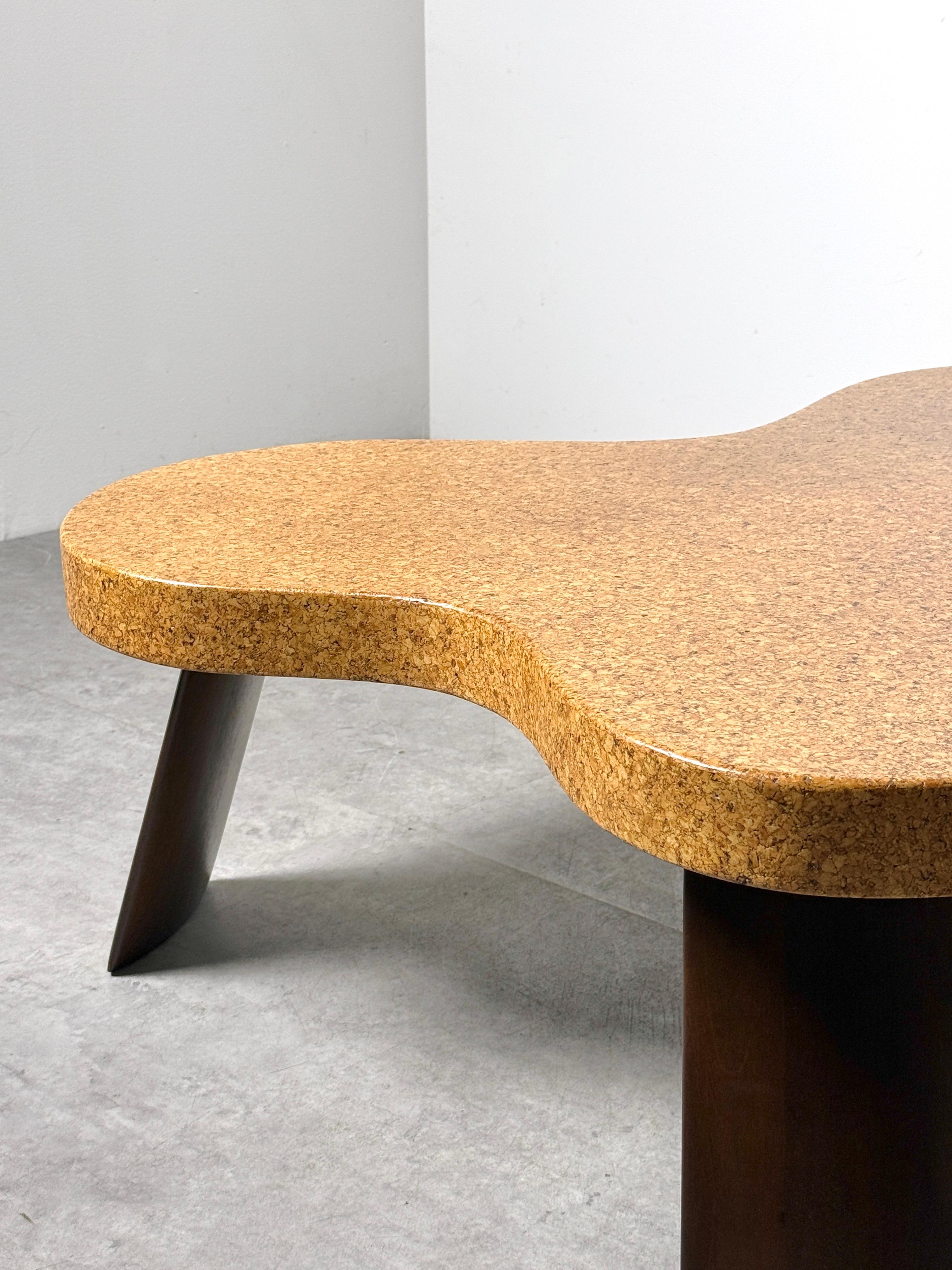 Paul T Frankl Cork Mahogany Cloud Amoeba Coffee Table Model 5005 Johnson 1950s In Good Condition For Sale In Troy, MI