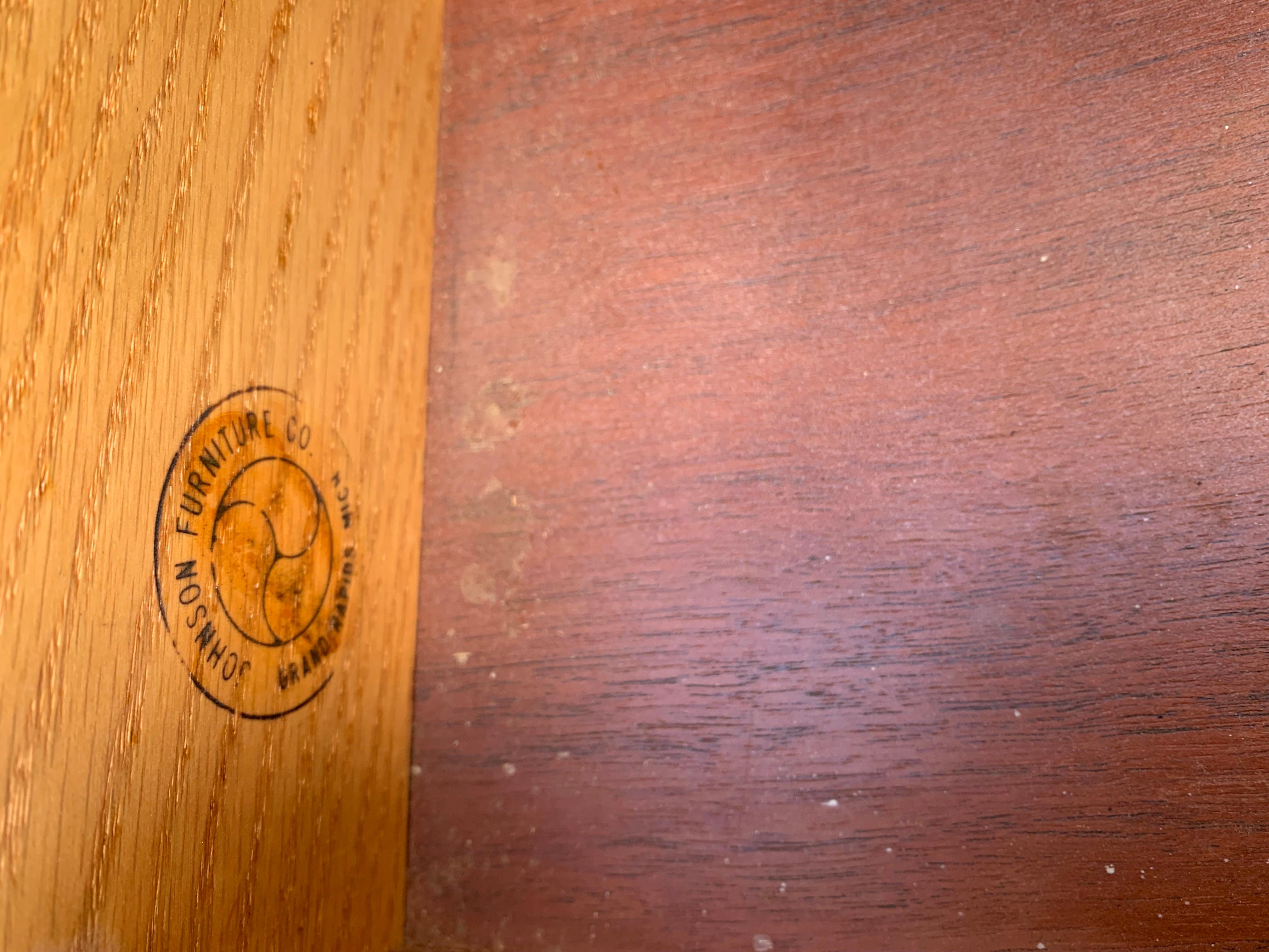 Nachttisch von Paul Frankl von Johnson Furniture im Zustand „Gut“ im Angebot in Lake Worth, FL