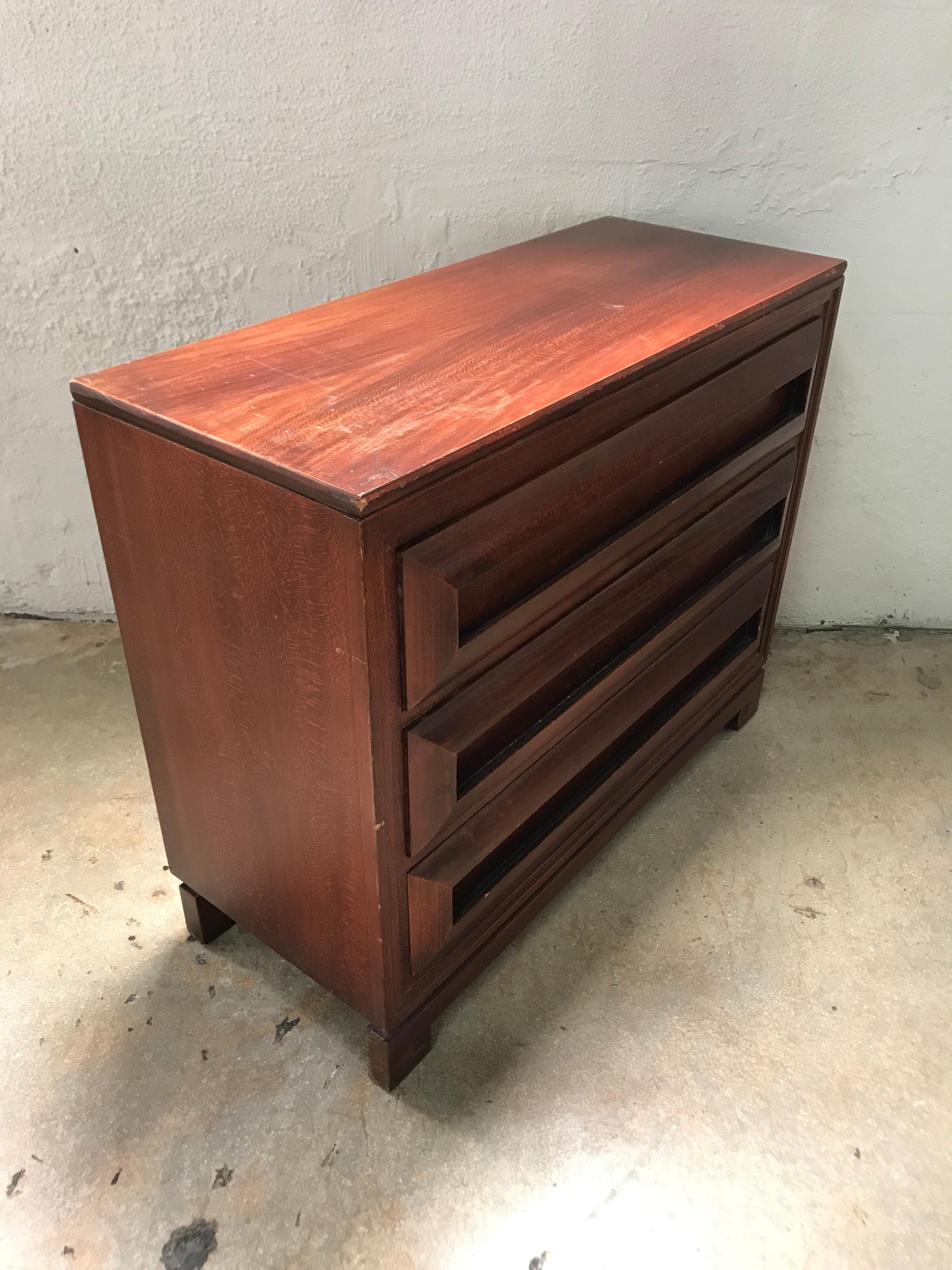Paul Frankl Petite Mahogany Chest of Drawers for Johnson Furniture Co. In Good Condition For Sale In Miami, FL