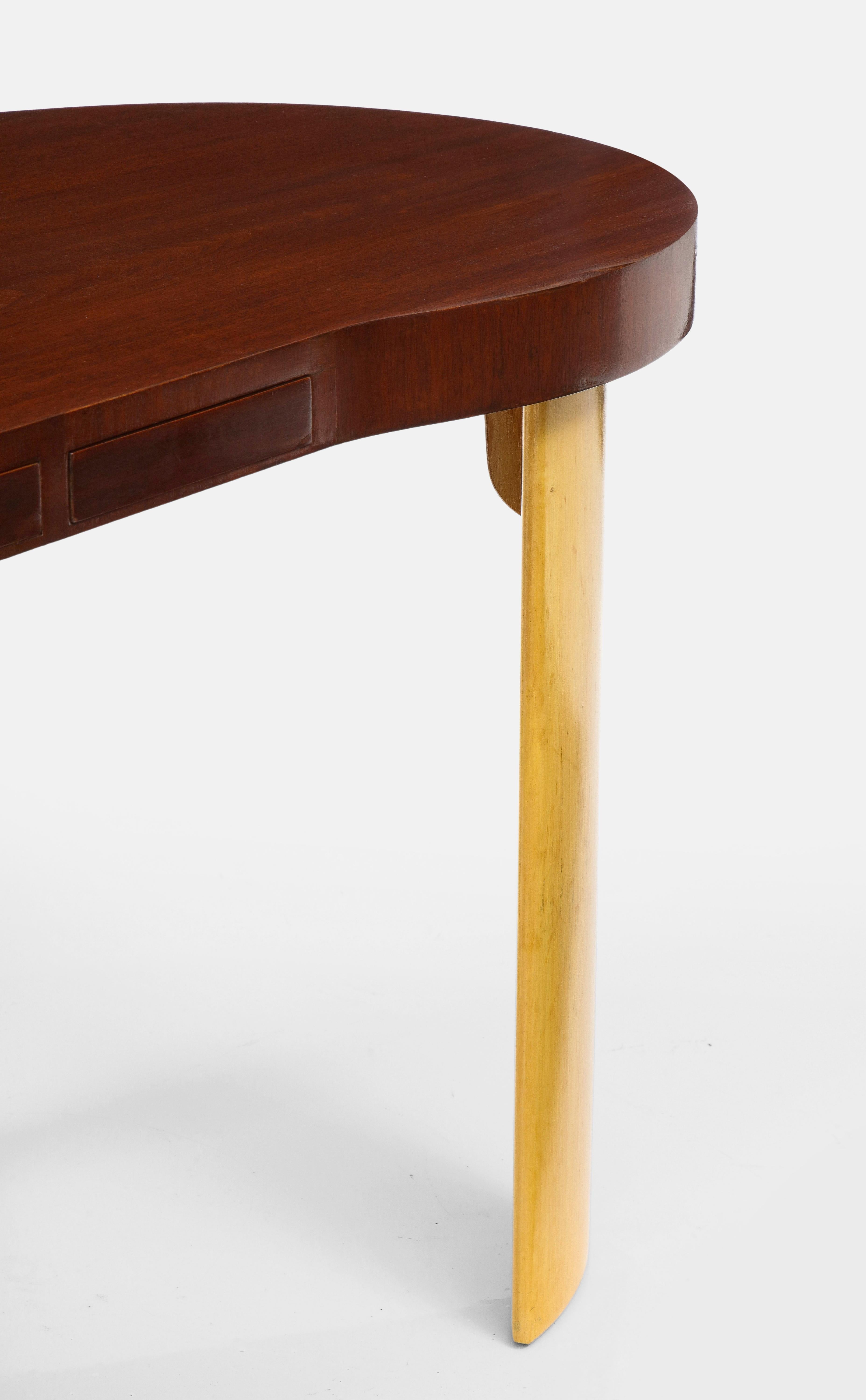 Paul Frankl Rare Kidney Desk in Mahogany, Birch, Leather and Brass, USA, 1950s For Sale 6