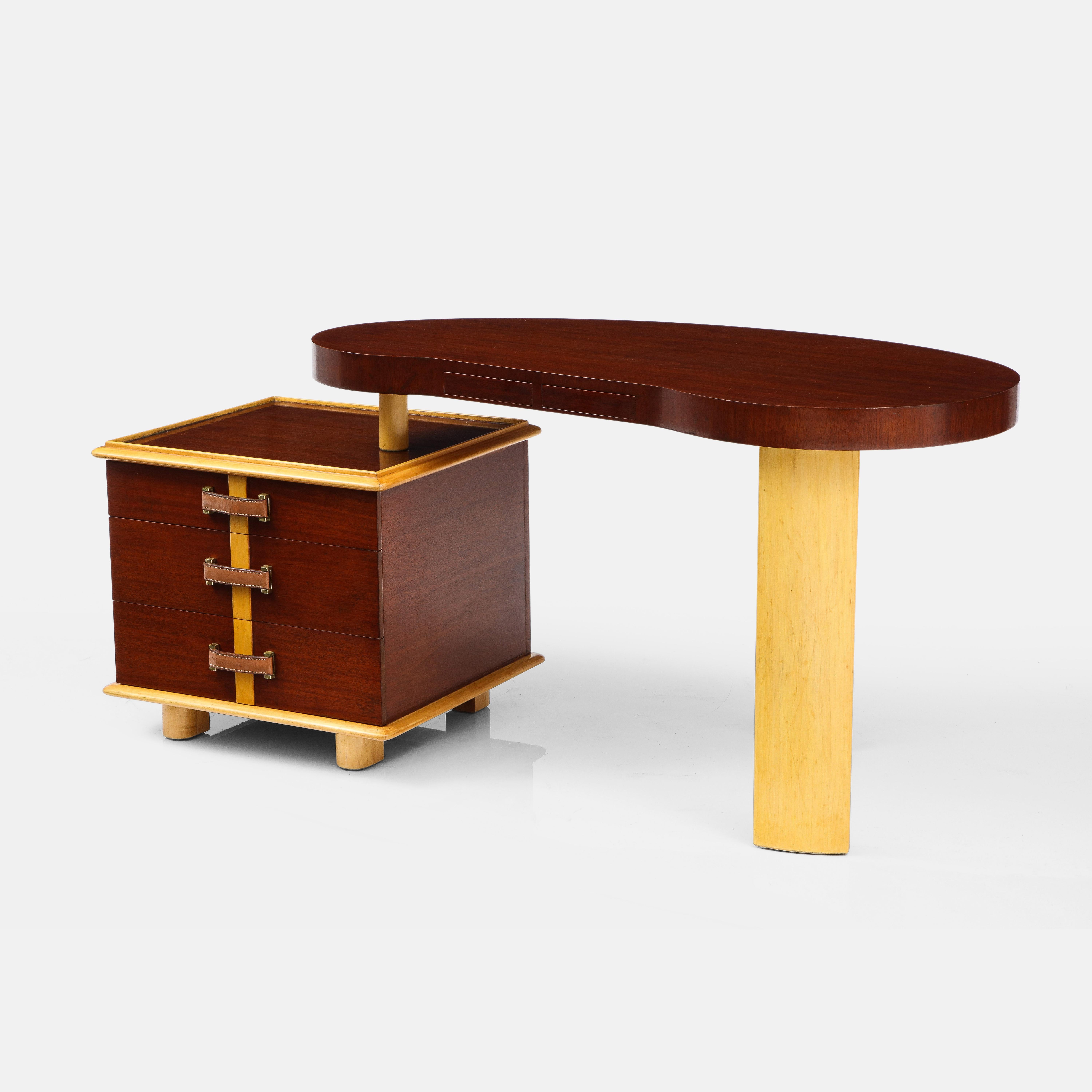 Mid-Century Modern Paul Frankl Rare Kidney Desk in Mahogany, Birch, Leather and Brass, USA, 1950s For Sale