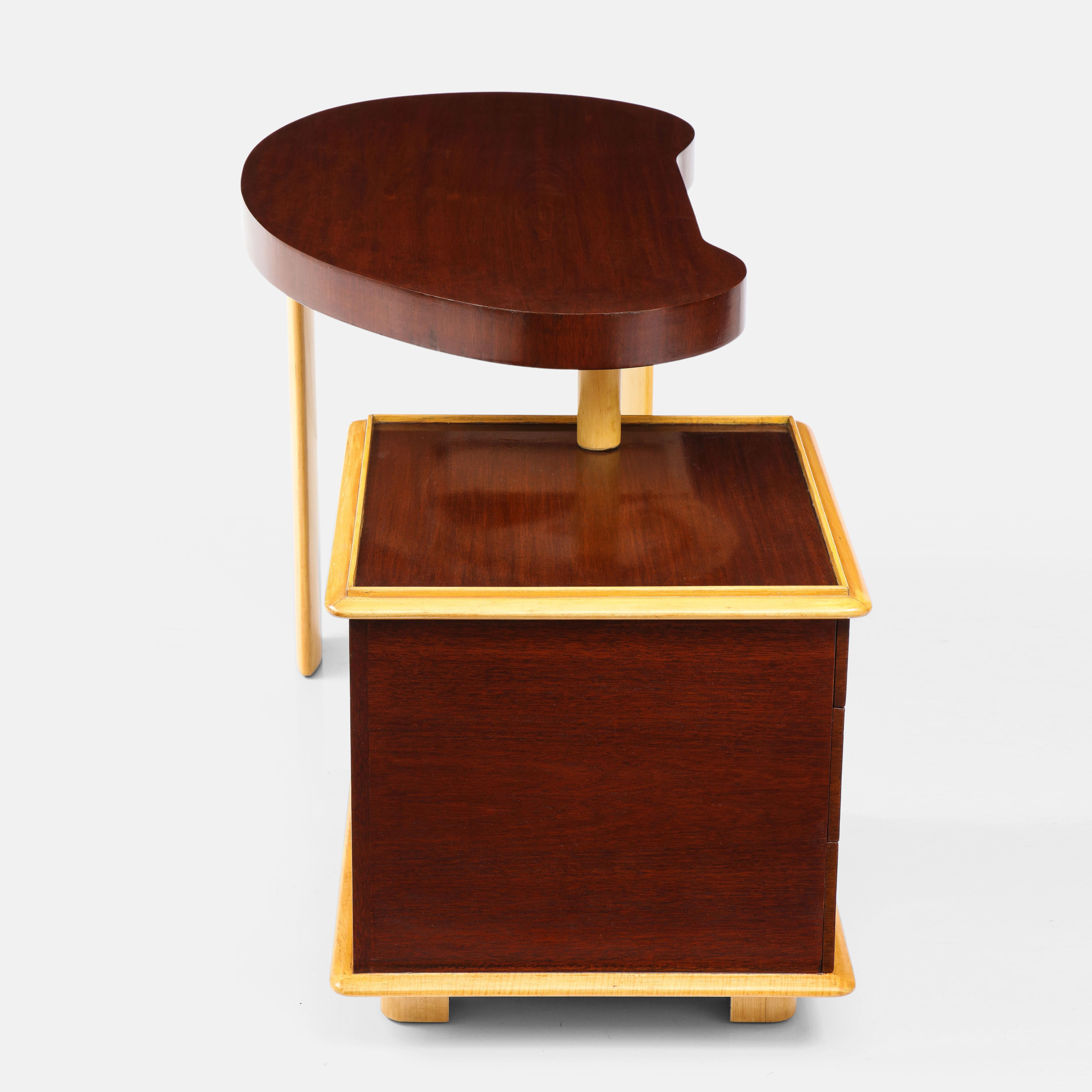 American Paul Frankl Rare Kidney Desk in Mahogany, Birch, Leather and Brass, USA, 1950s For Sale