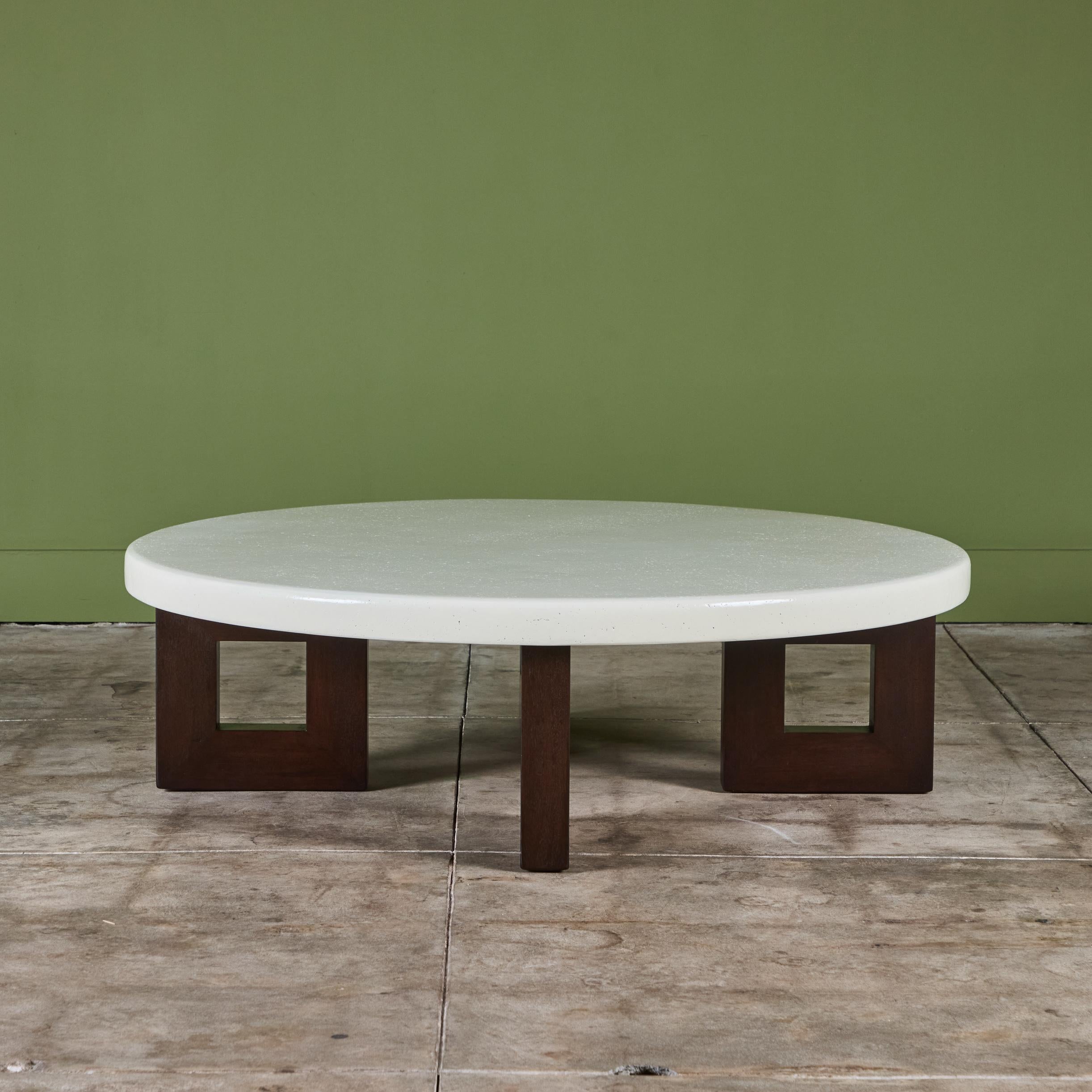 Tacheté Table basse ronde en liège Paul Frankl pour Johnson Furniture Co. en vente