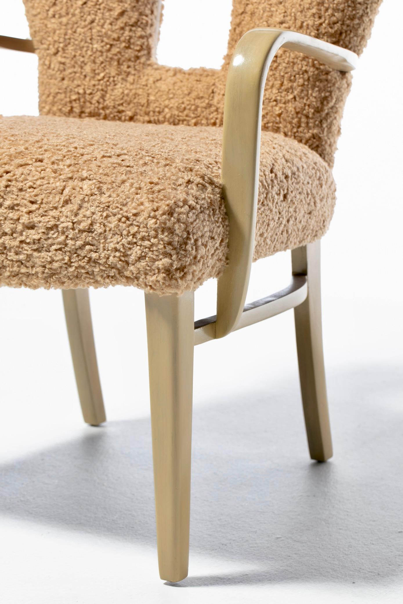 Paul Frankl Set of 20 Dining Chairs in Bleached Mahogany & Latte Bouclé c.C. 1950 en vente 7