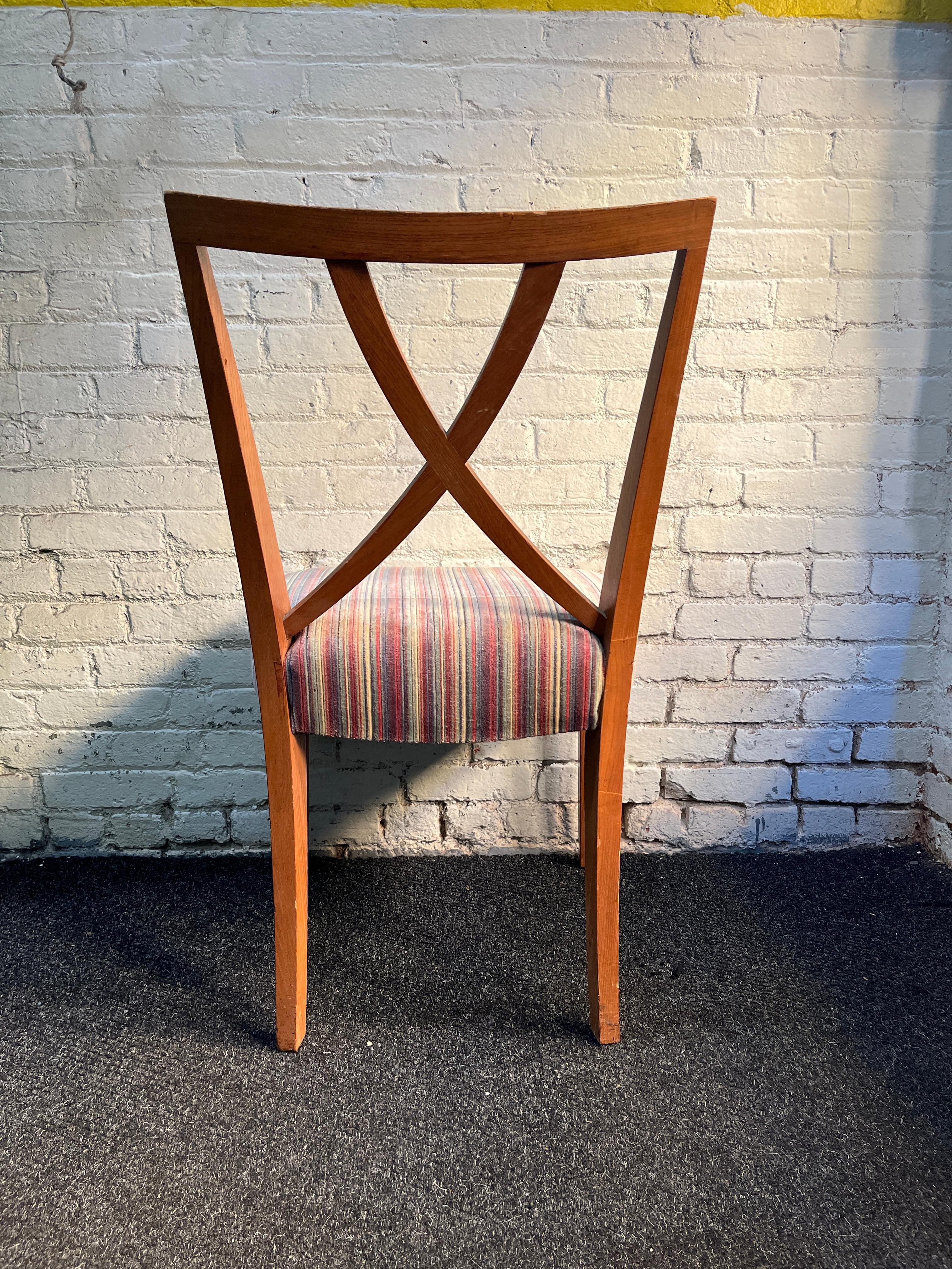 Paul Frankl Set of 6 Oak X- Back Dining chairs 1950s In Fair Condition For Sale In Brooklyn, NY
