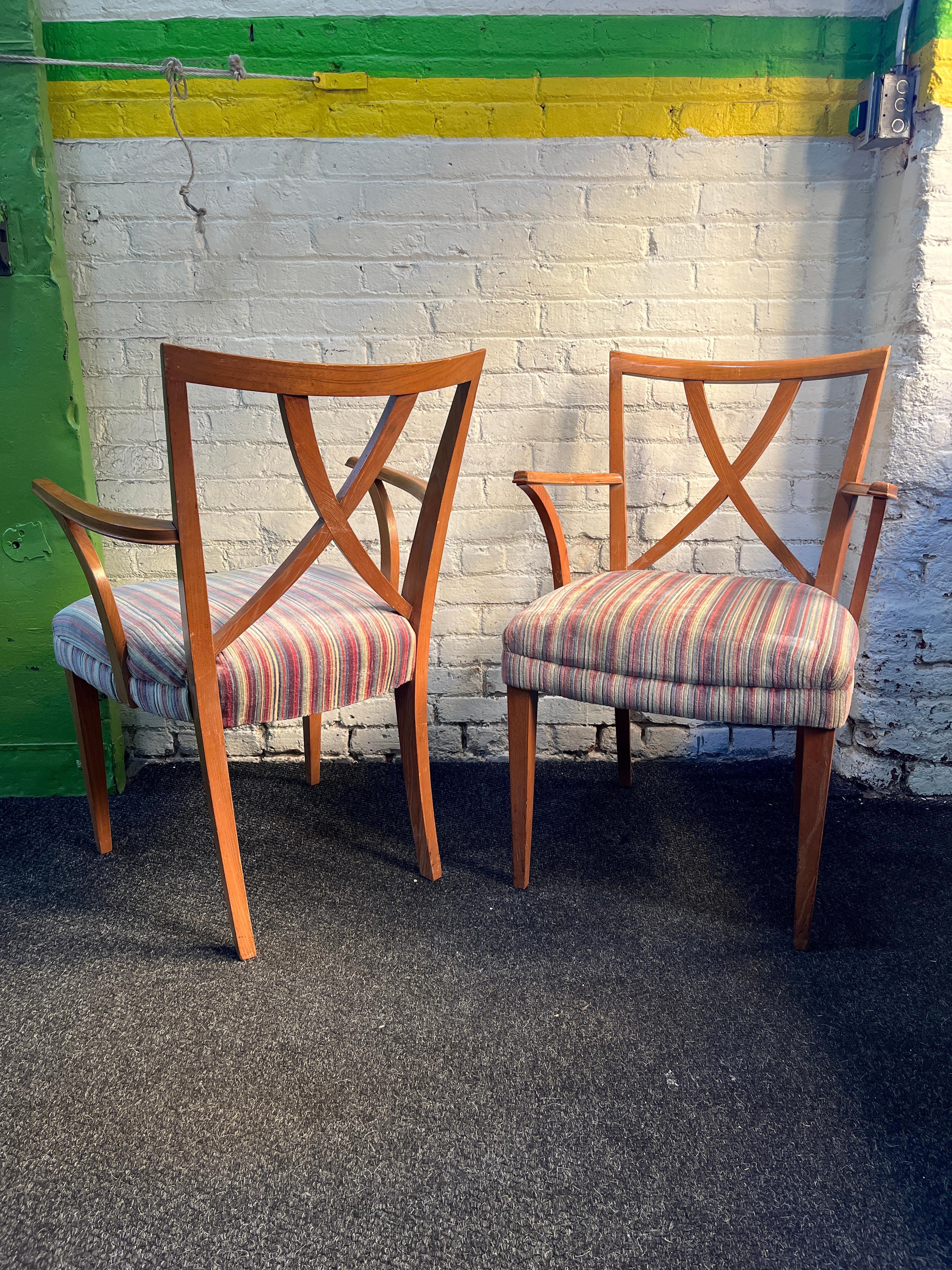 Tissu d'ameublement Paul Frankl Ensemble de 6 chaises de salle à manger en Oak Oak à dossier en X 1950s en vente